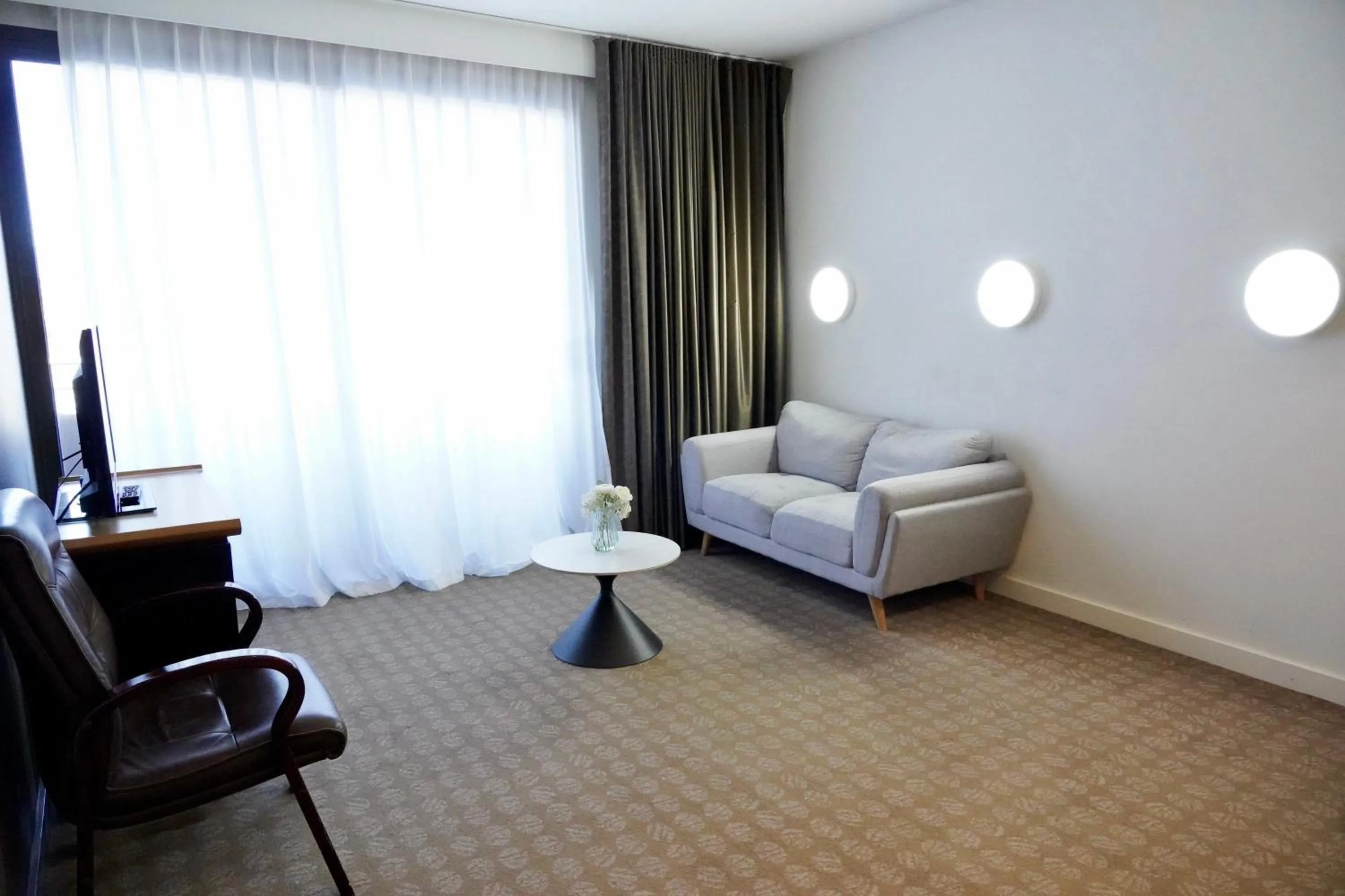 laundry in Golden Pebble Hotel