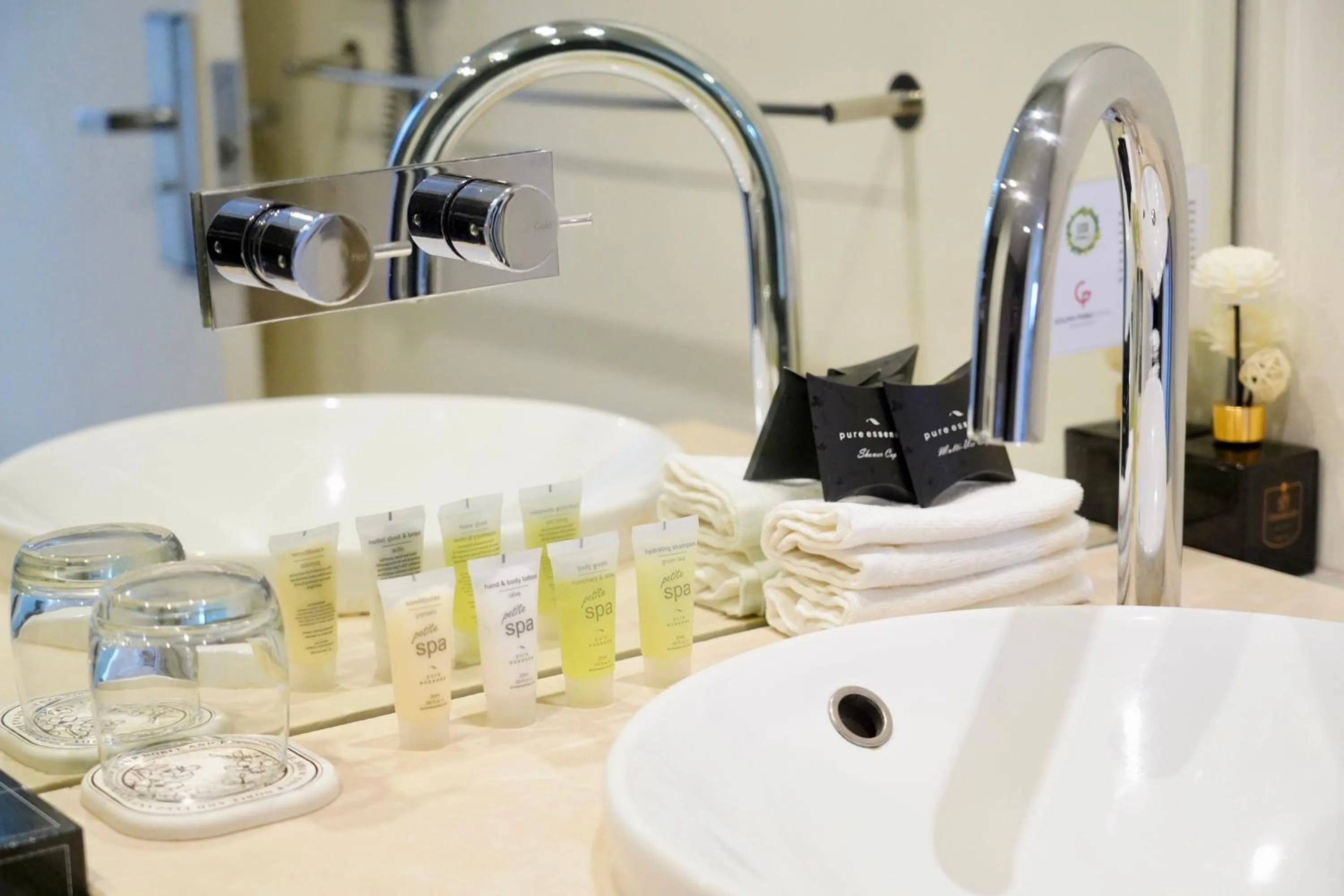 Bathroom in Golden Pebble Hotel