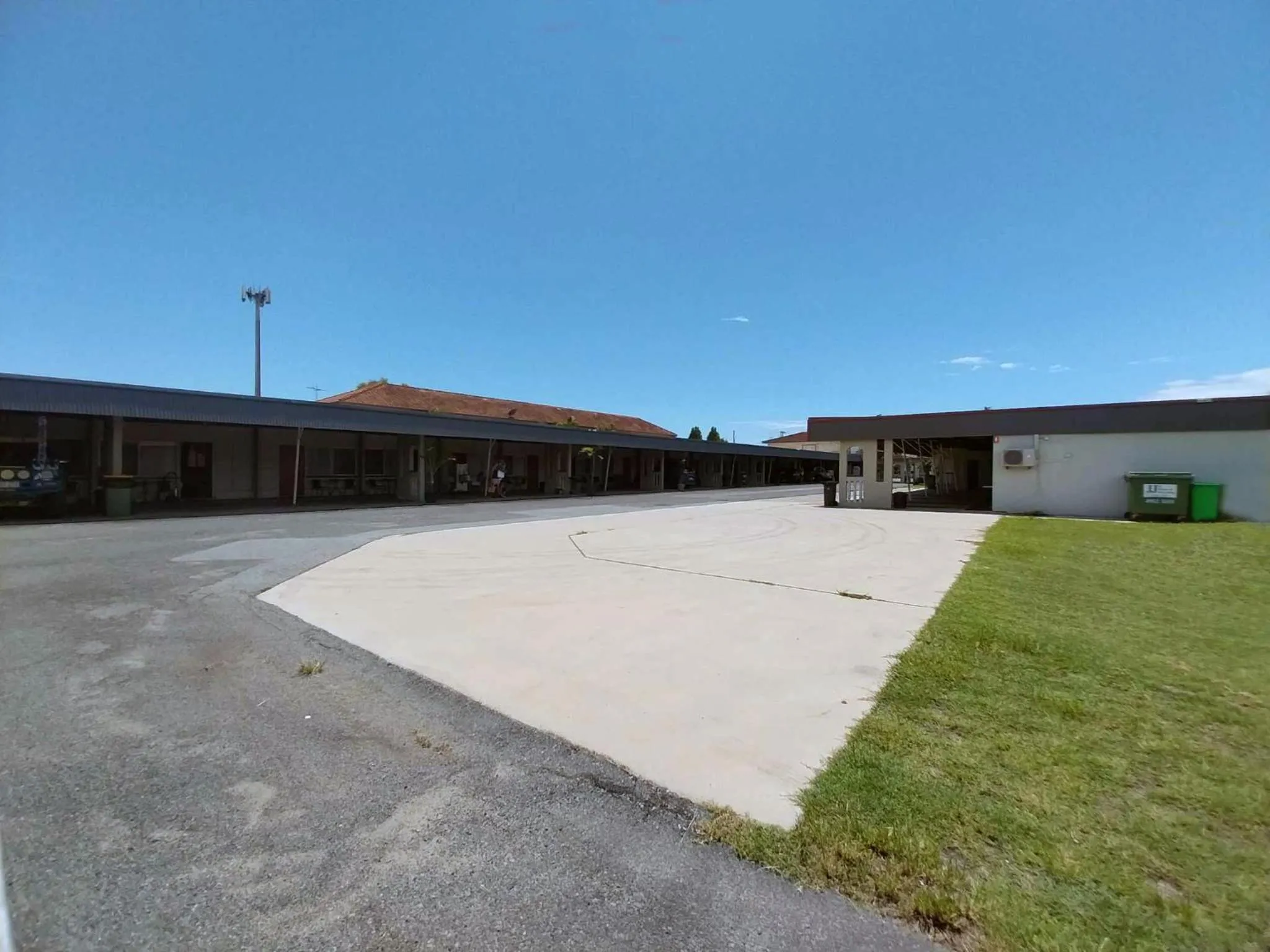 Property building in Tropic Coast Motel