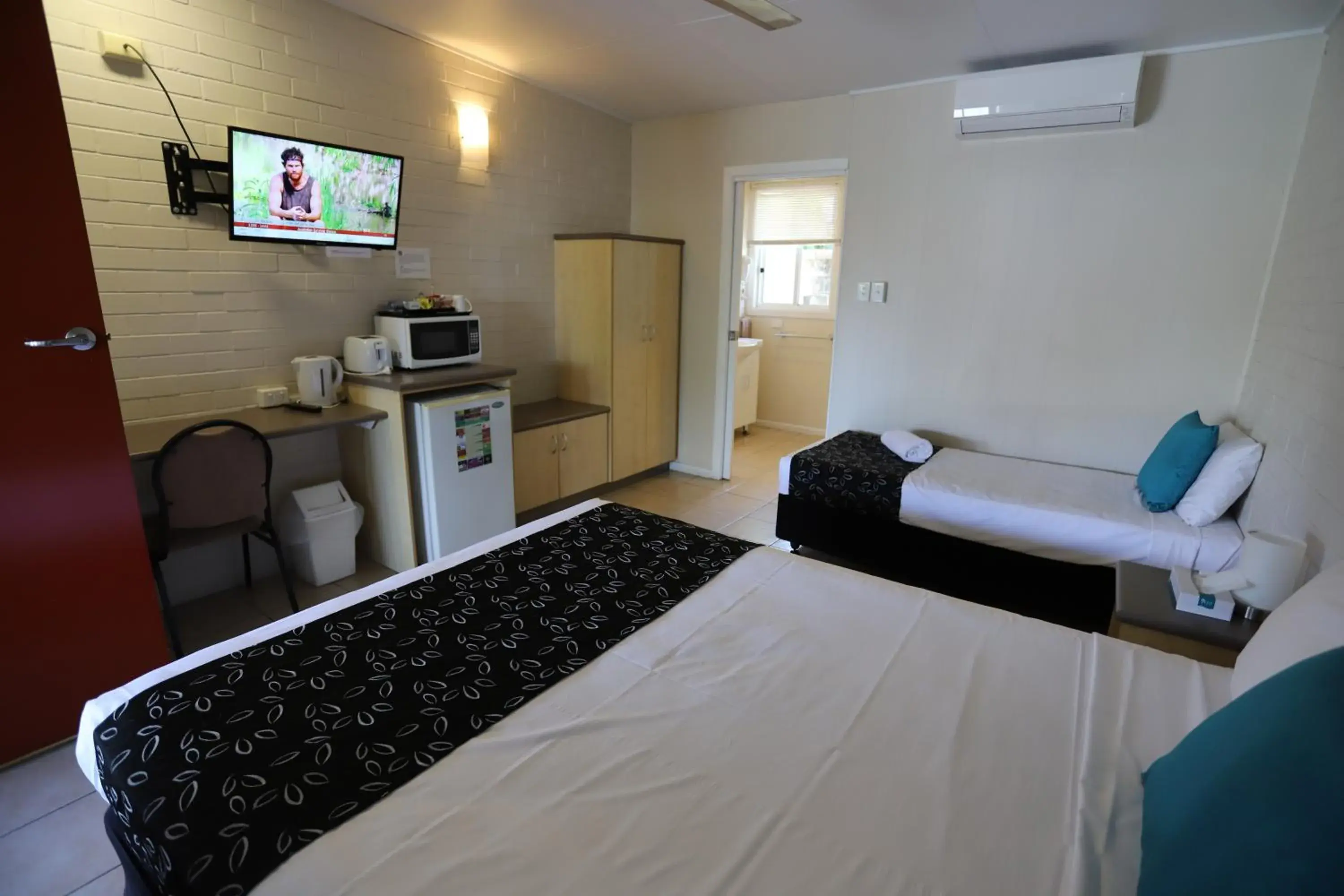 Bed in Tropic Coast Motel Bed in Tropic Coast Motel