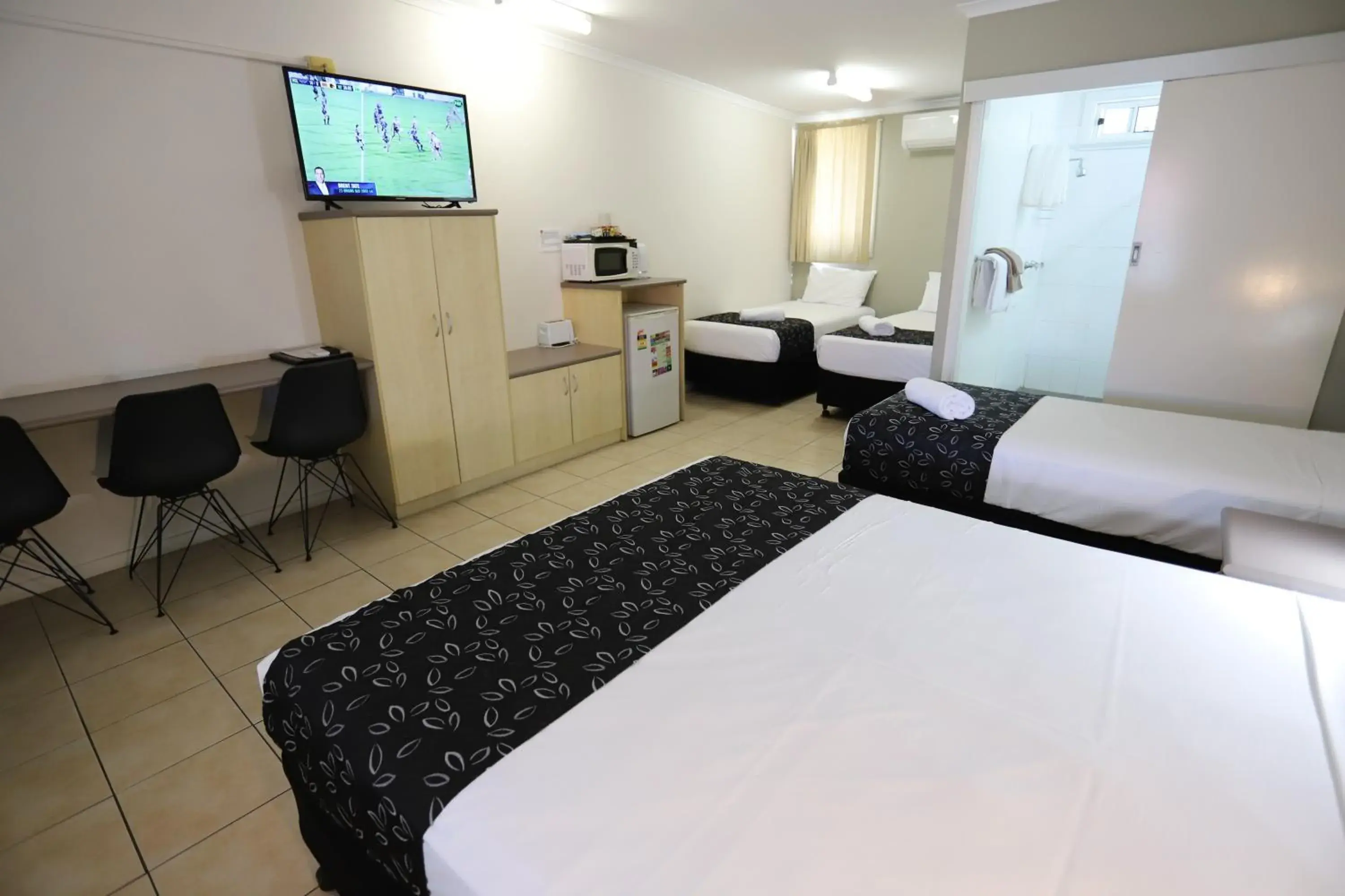 Bed in Tropic Coast Motel Bed in Tropic Coast Motel