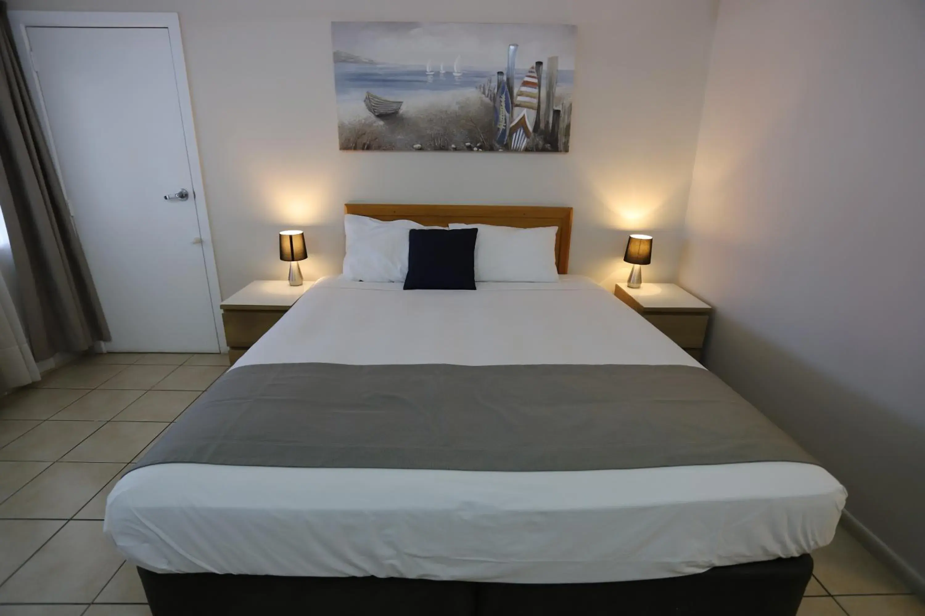 Bed in Tropic Coast Motel Bed in Tropic Coast Motel