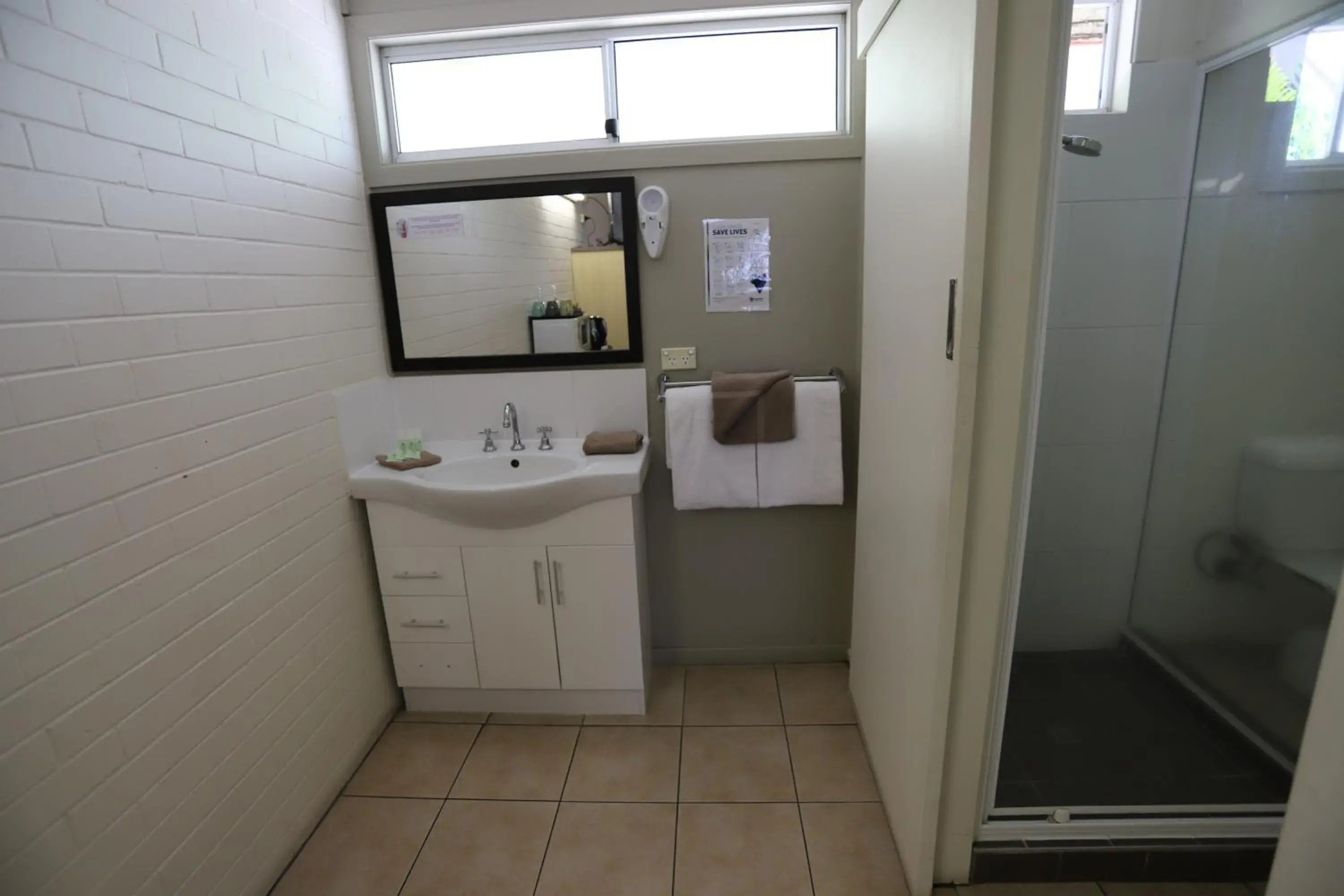 Shower in Tropic Coast Motel Shower in Tropic Coast Motel