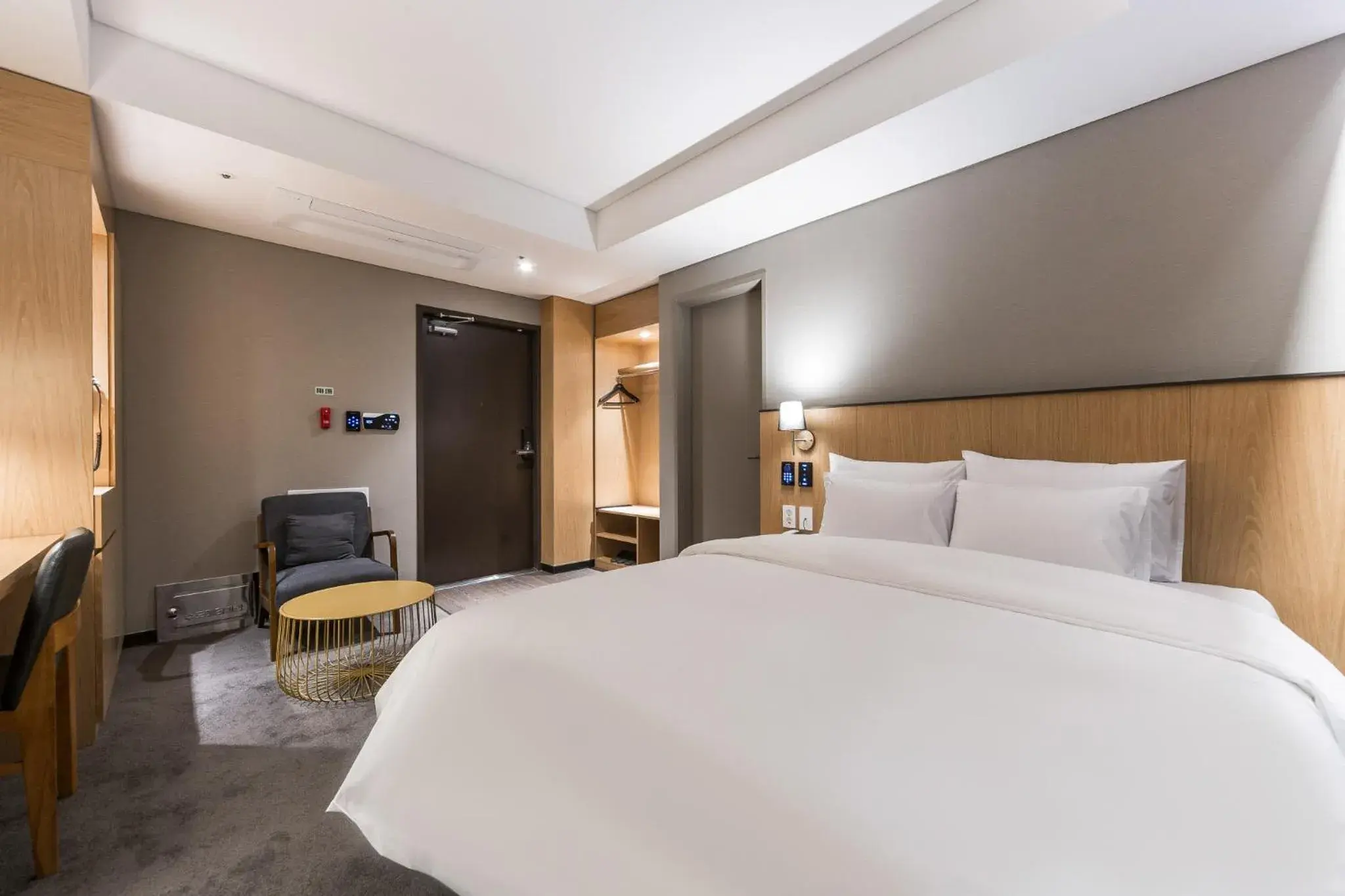 Photo of the whole room, Bed in Gwangju HOUND Hotel Photo of the whole room, Bed in Gwangju HOUND Hotel