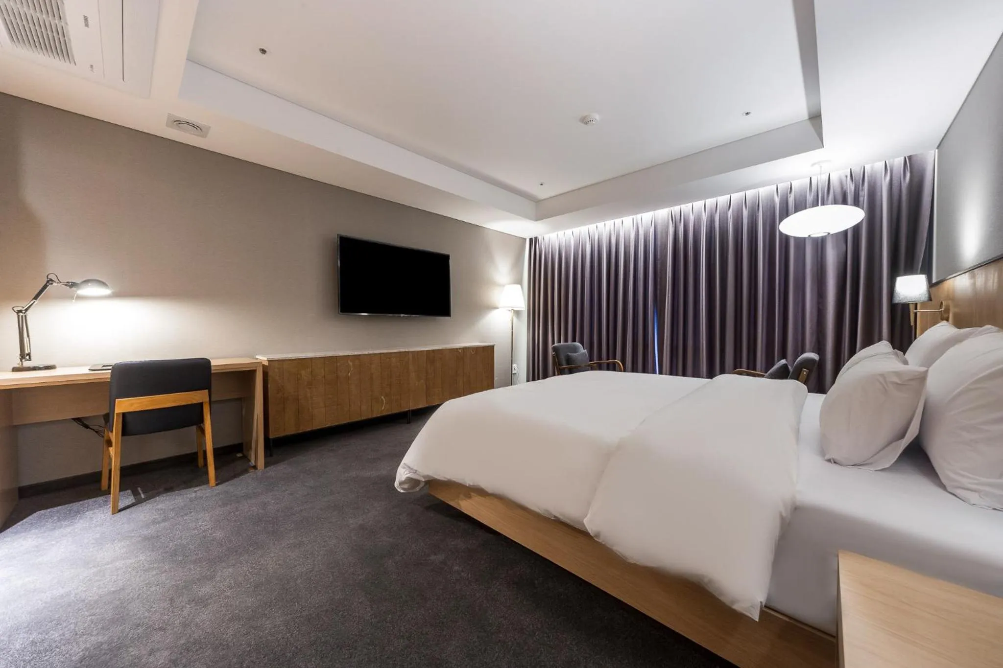 Photo of the whole room, Bed in Gwangju HOUND Hotel