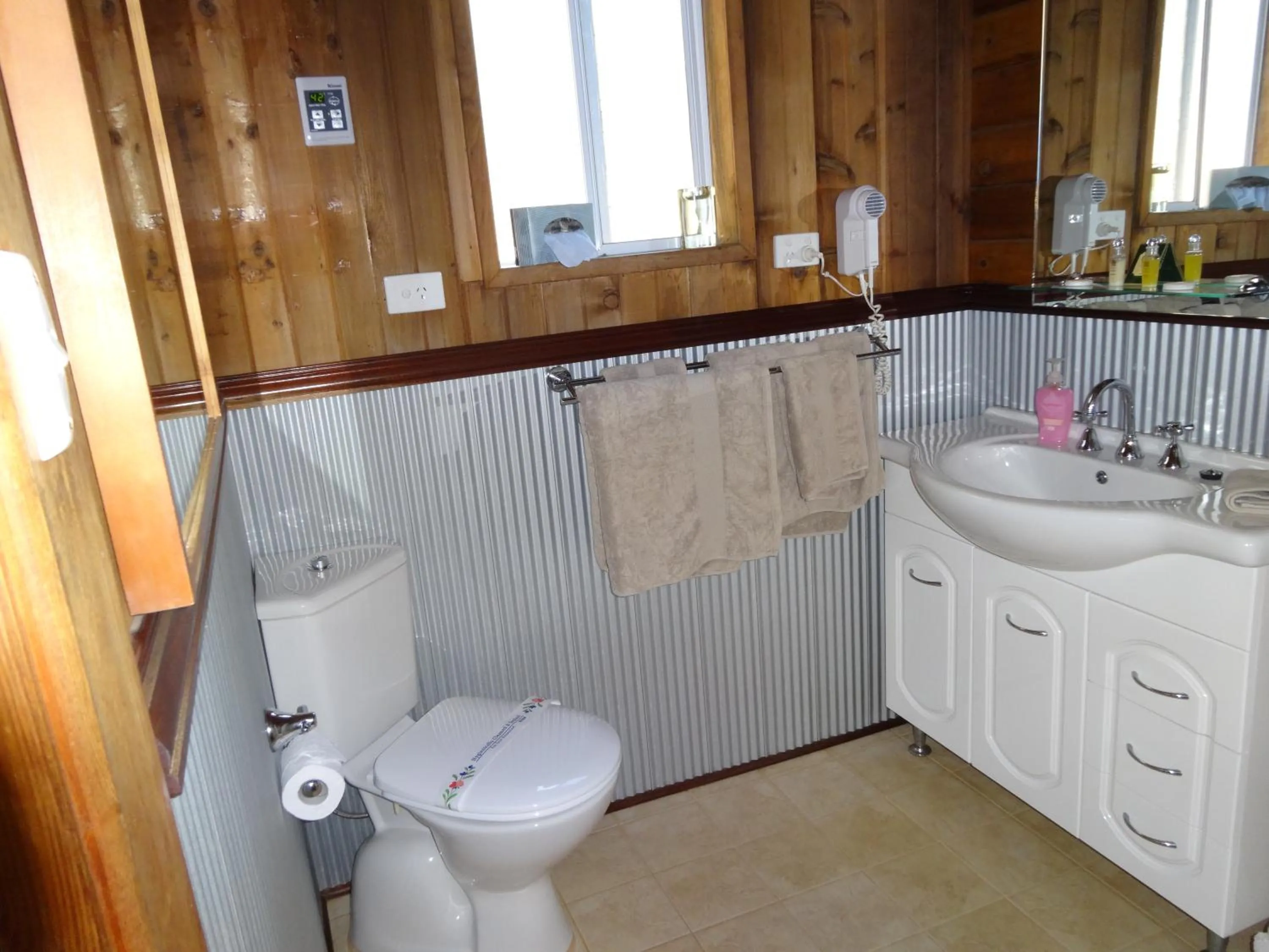 Bathroom in Jarrah Glen Cabins