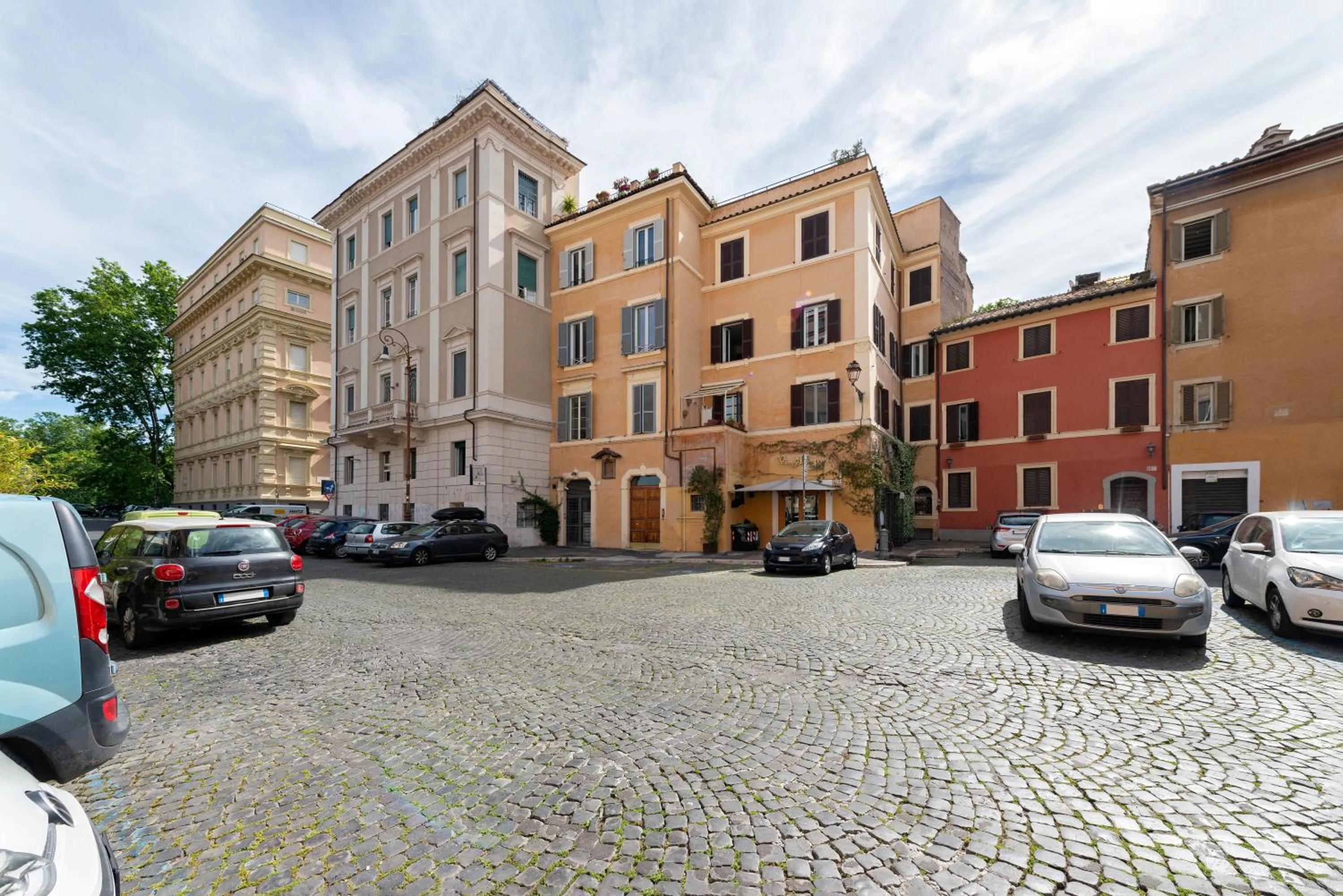 Property building in Giuditta in Trastevere