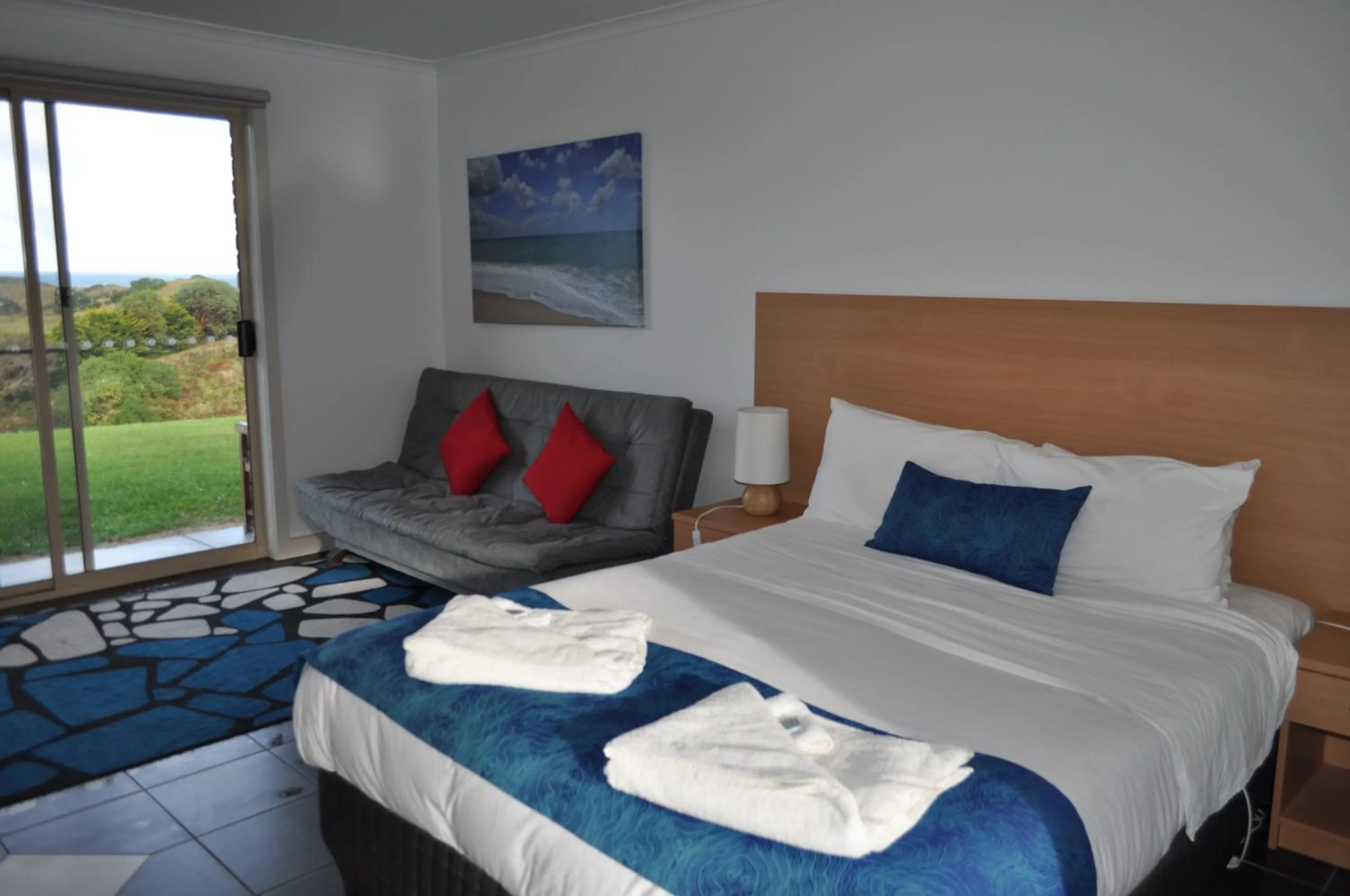 Bed in Island Breeze Motel