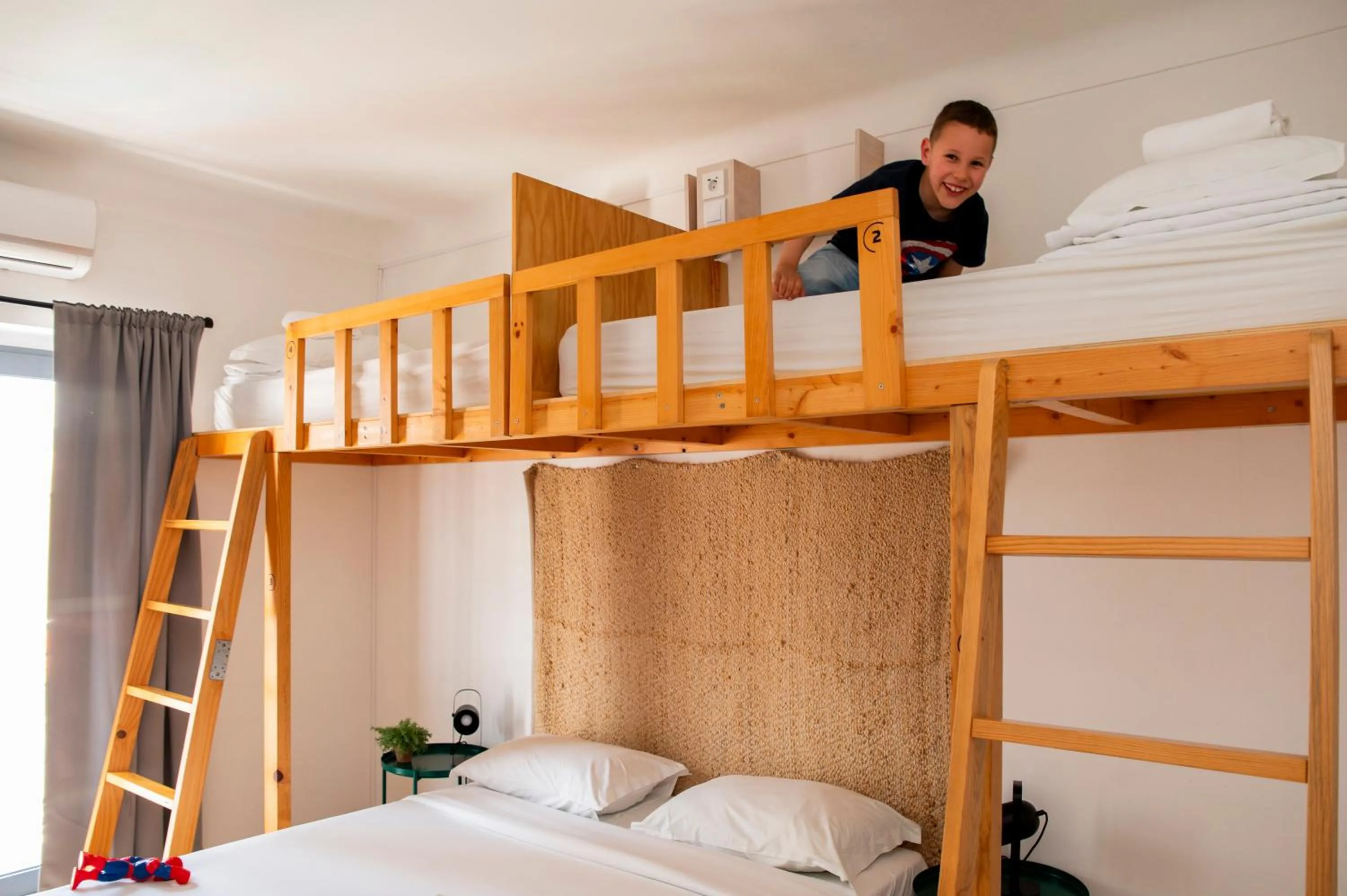 Family, Bed in WOT Nomad Social