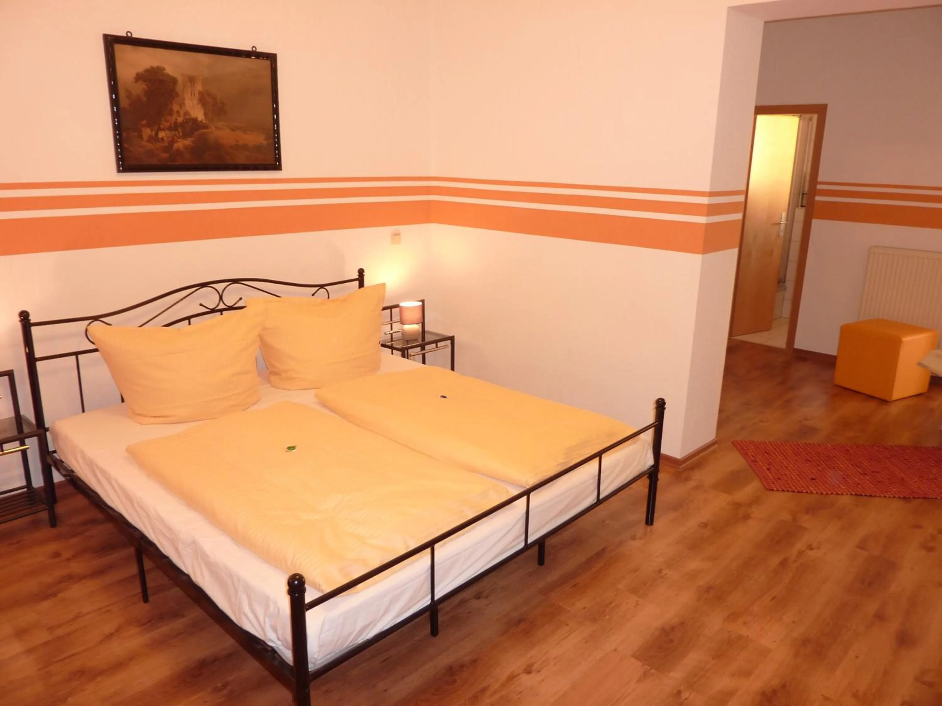 Photo of the whole room in Hotel Oranien