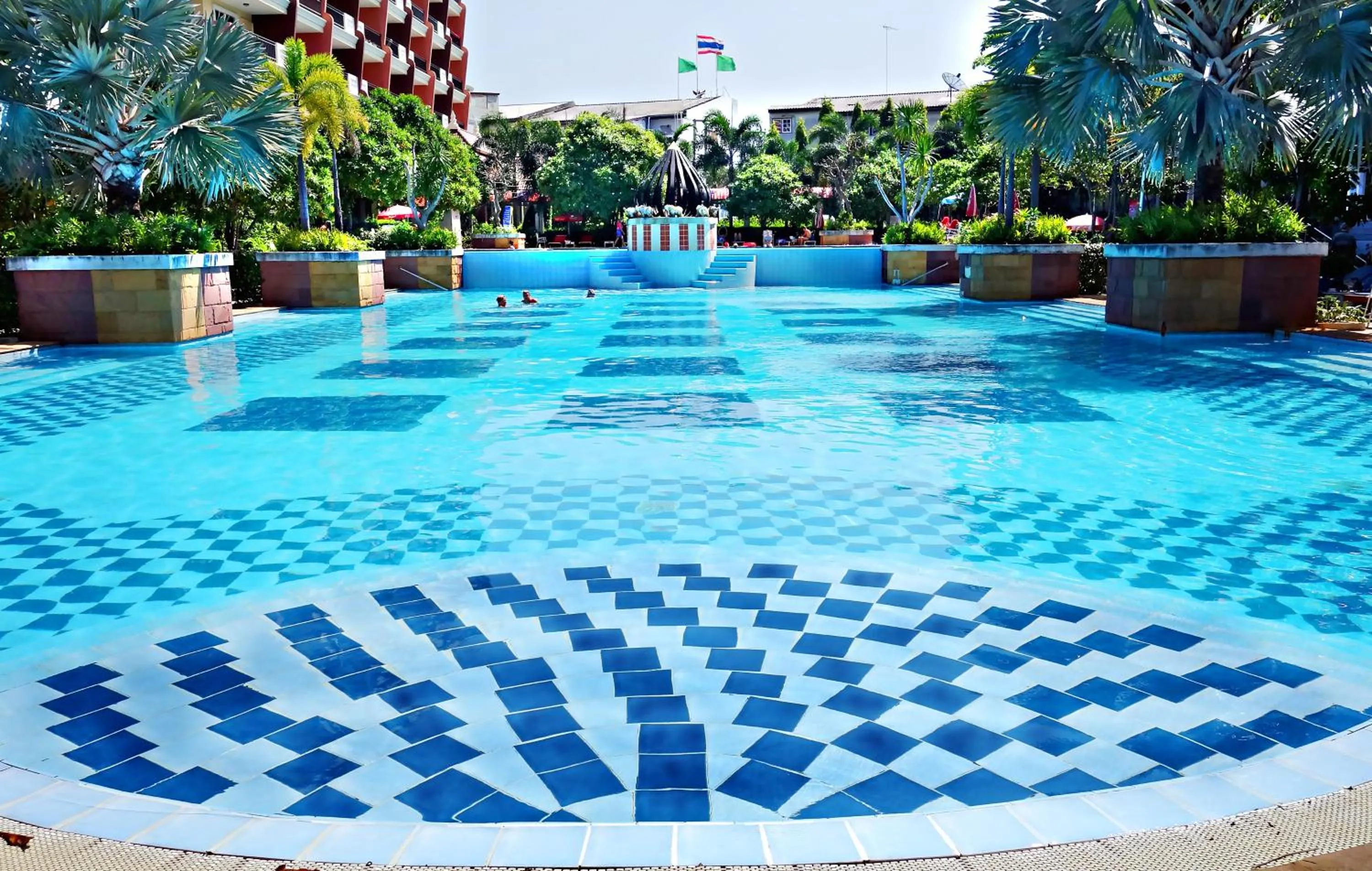 Swimming pool in Lek Villa