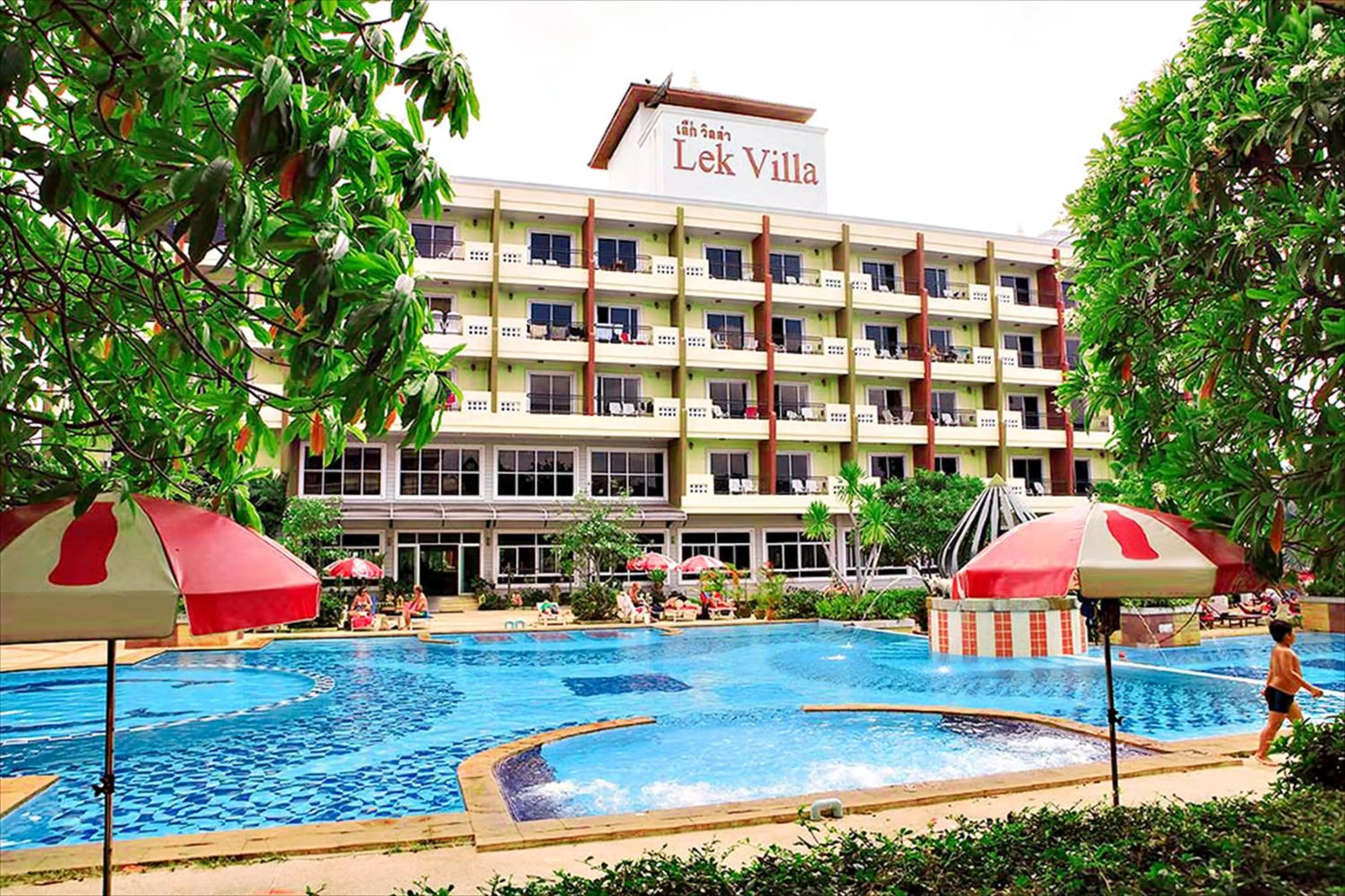 Swimming pool in Lek Villa