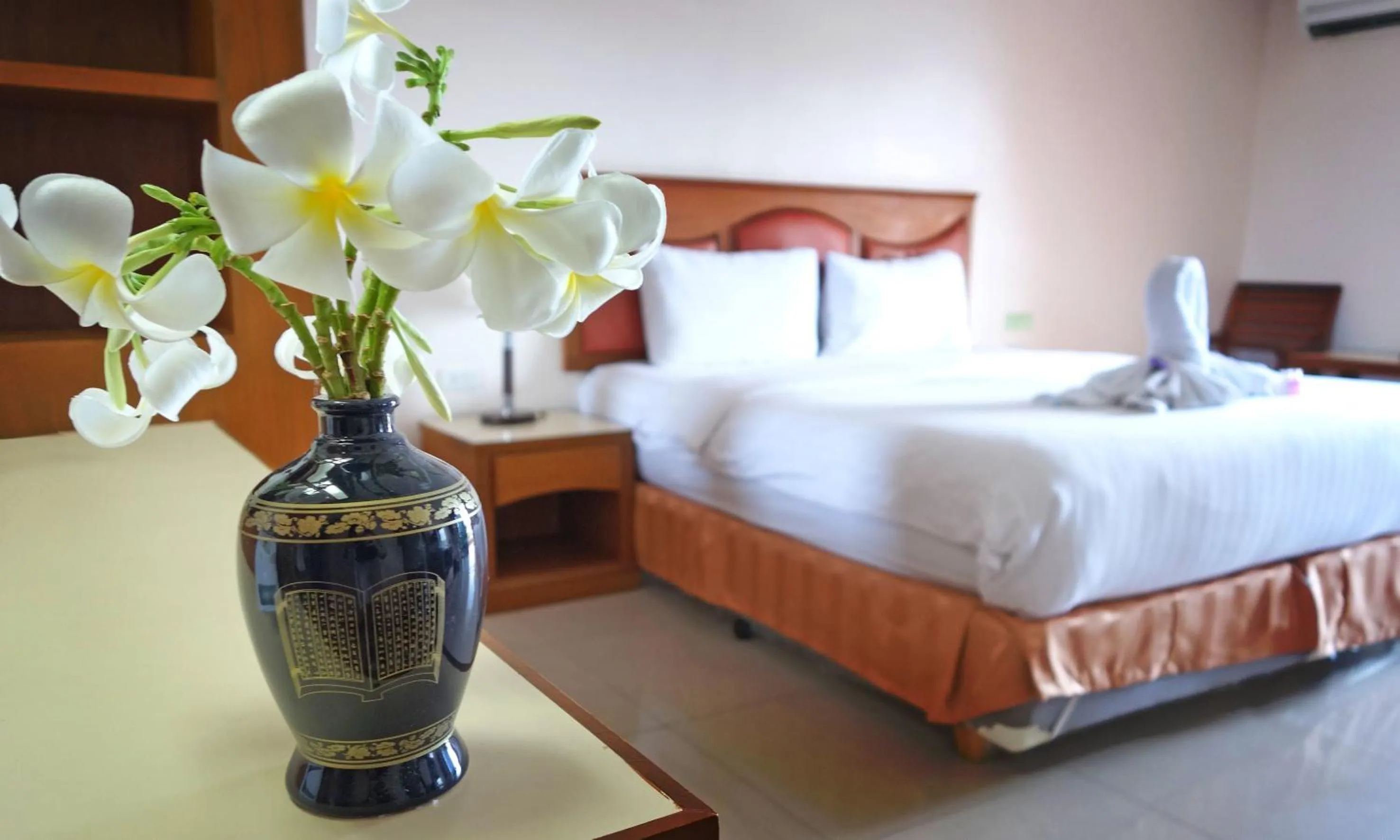 Photo of the whole room, Bed in Lek Villa