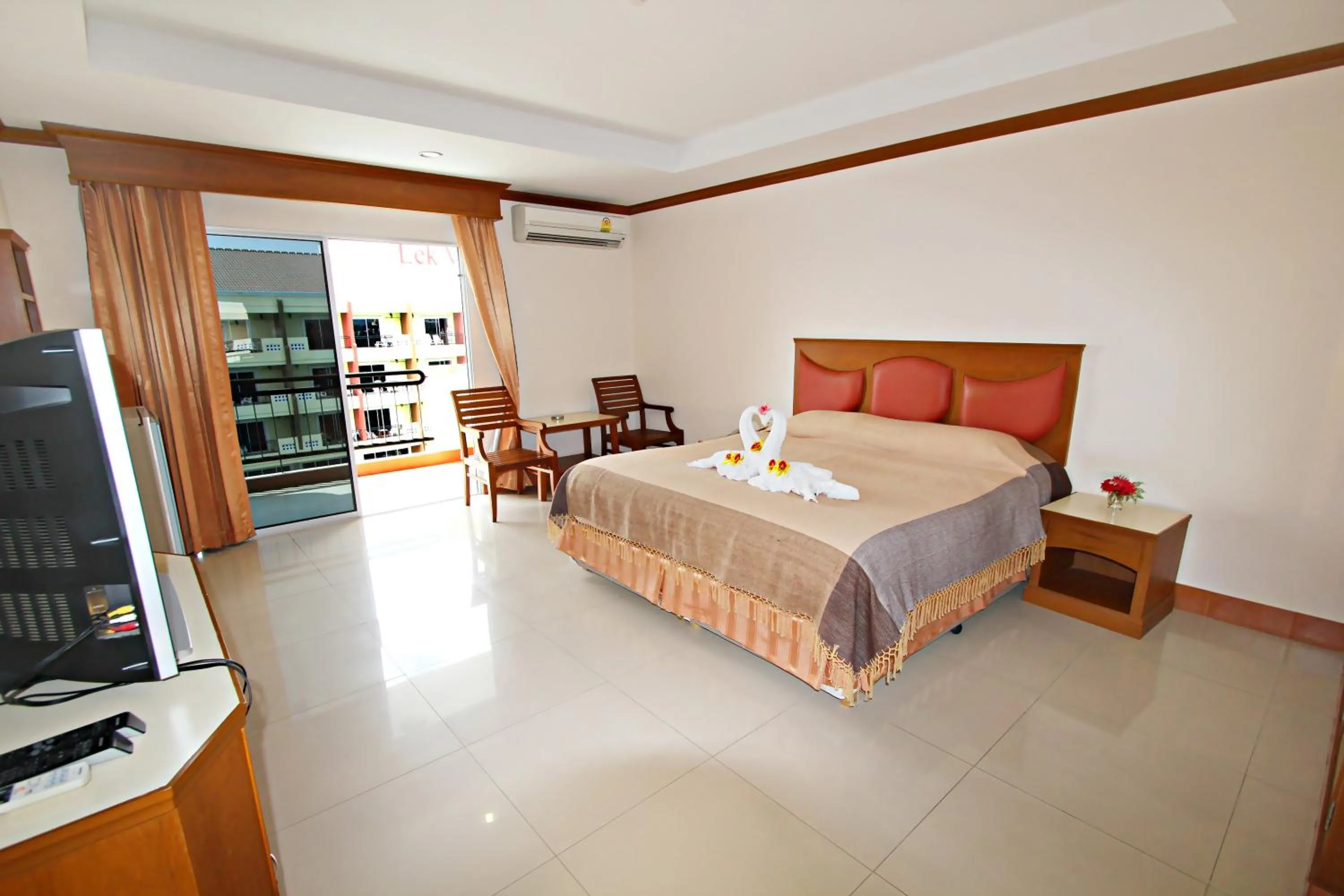 Bed in Lek Villa