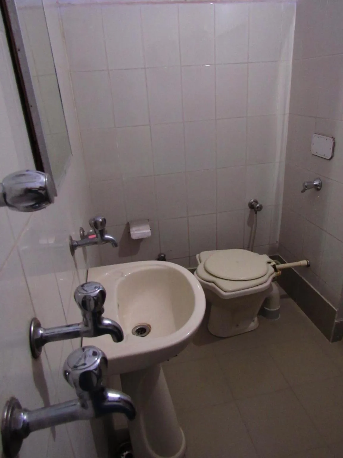Toilet in Jamna Vilas Guest House and Restaurant