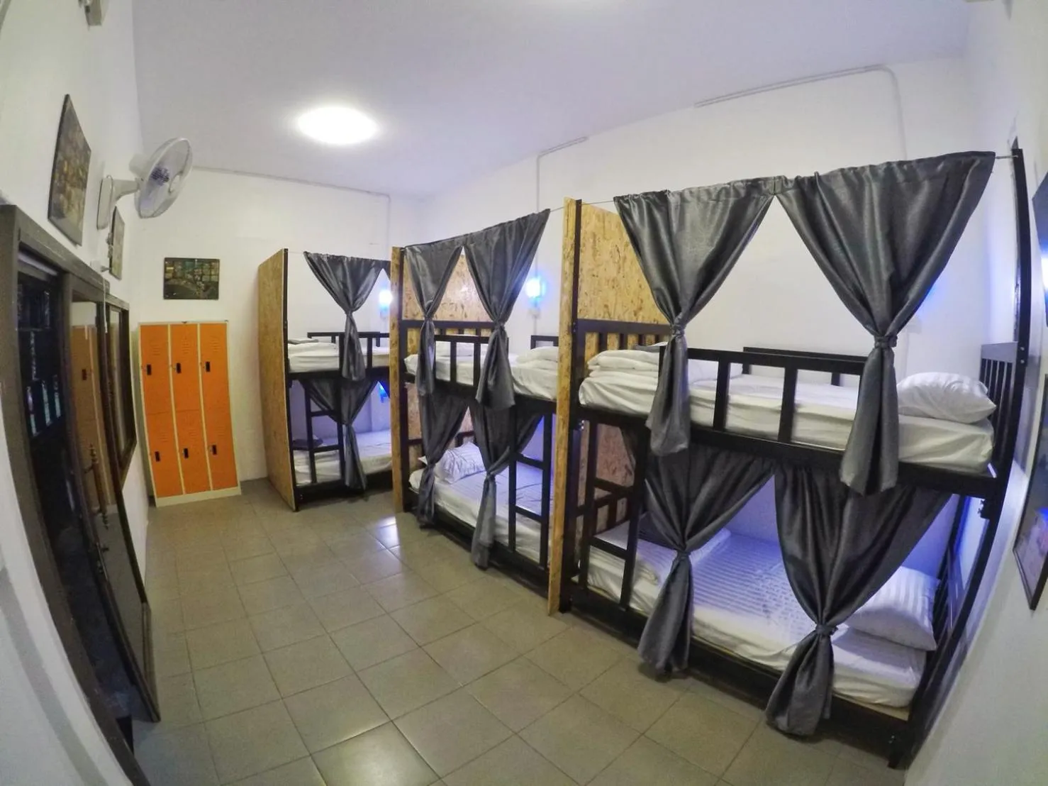 Bed in T & T Hostel Kanchanaburi
