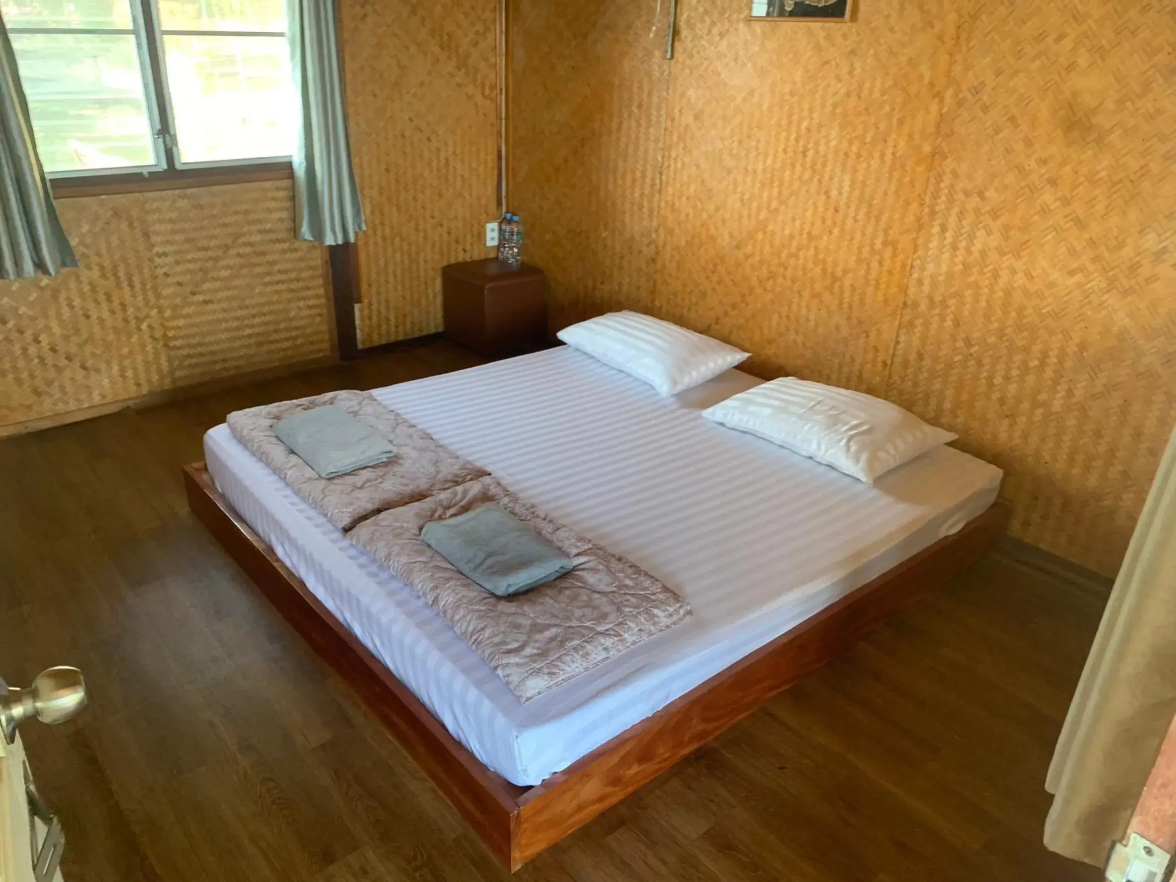 Double Room in T & T Hostel Kanchanaburi Double Room in T & T Hostel Kanchanaburi
