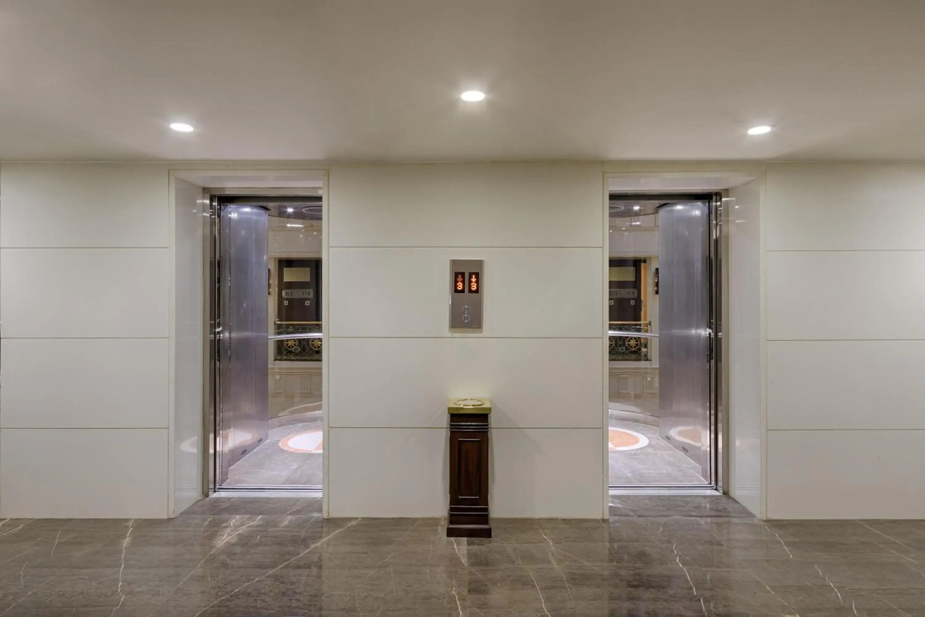 Property building in Quality Hotel D V Manor Property building in Quality Hotel D V Manor