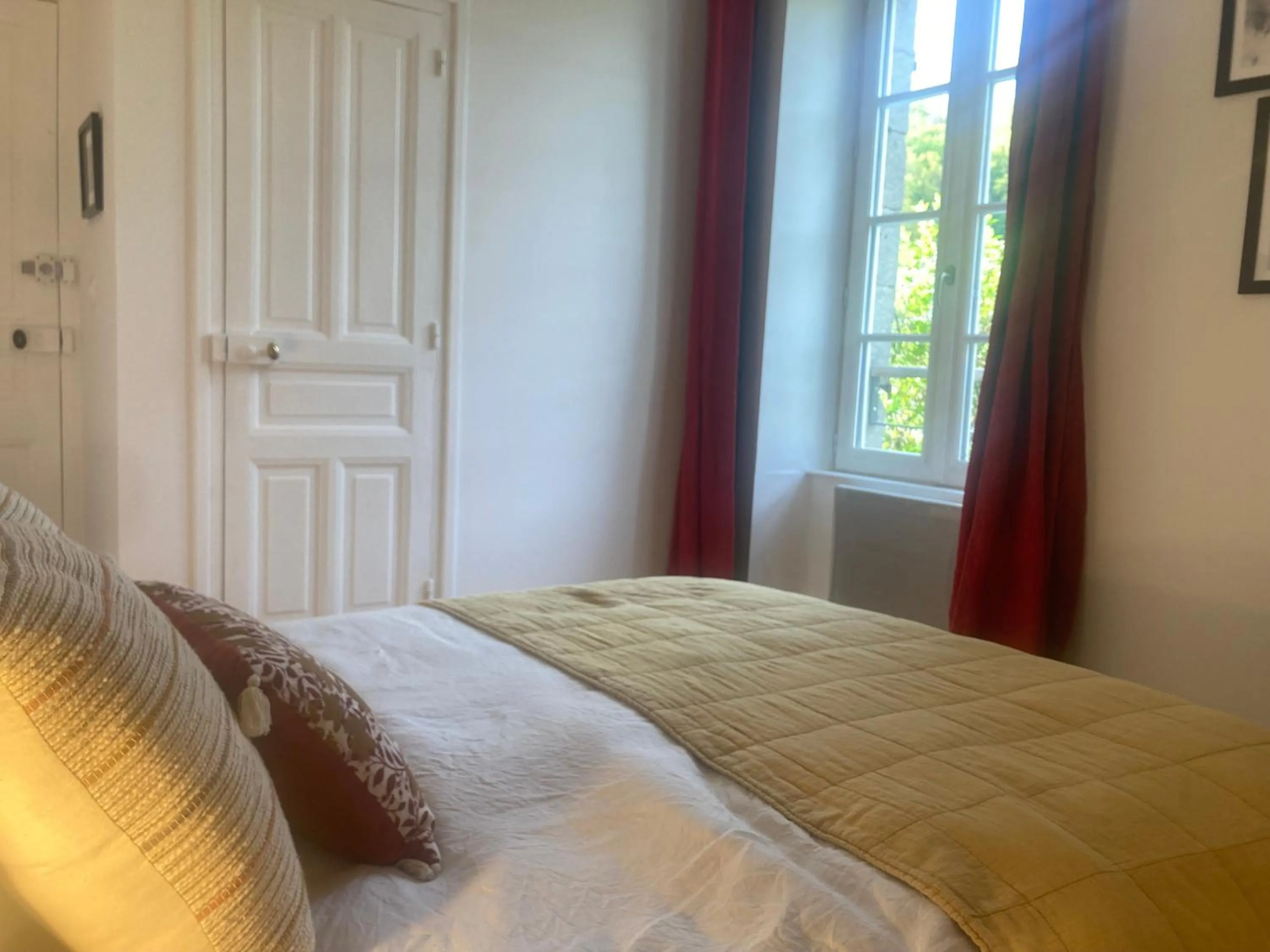 Bed in Chambres d hôtes du Moulin à papier