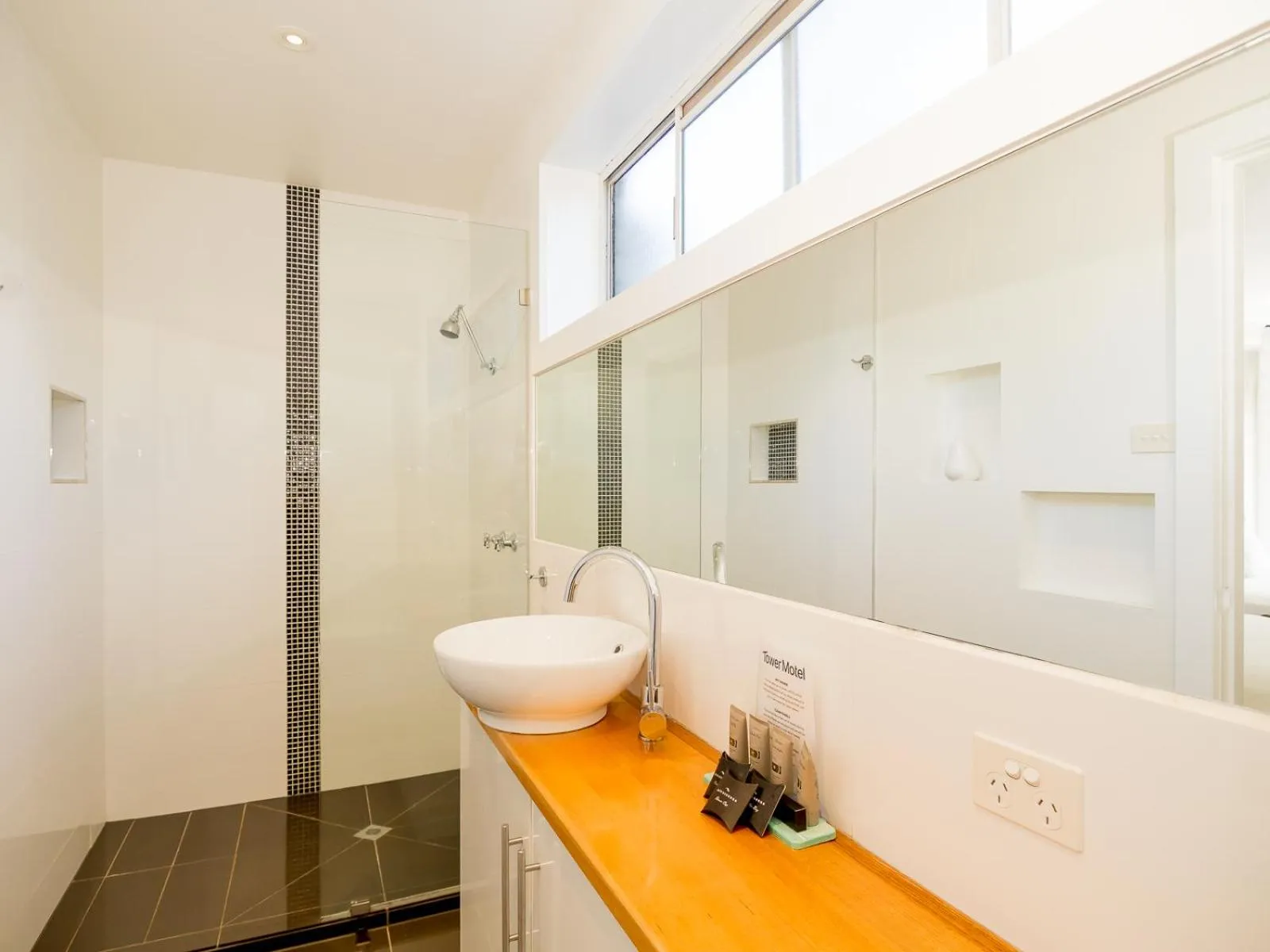 Bathroom in Tower Motel Marysville