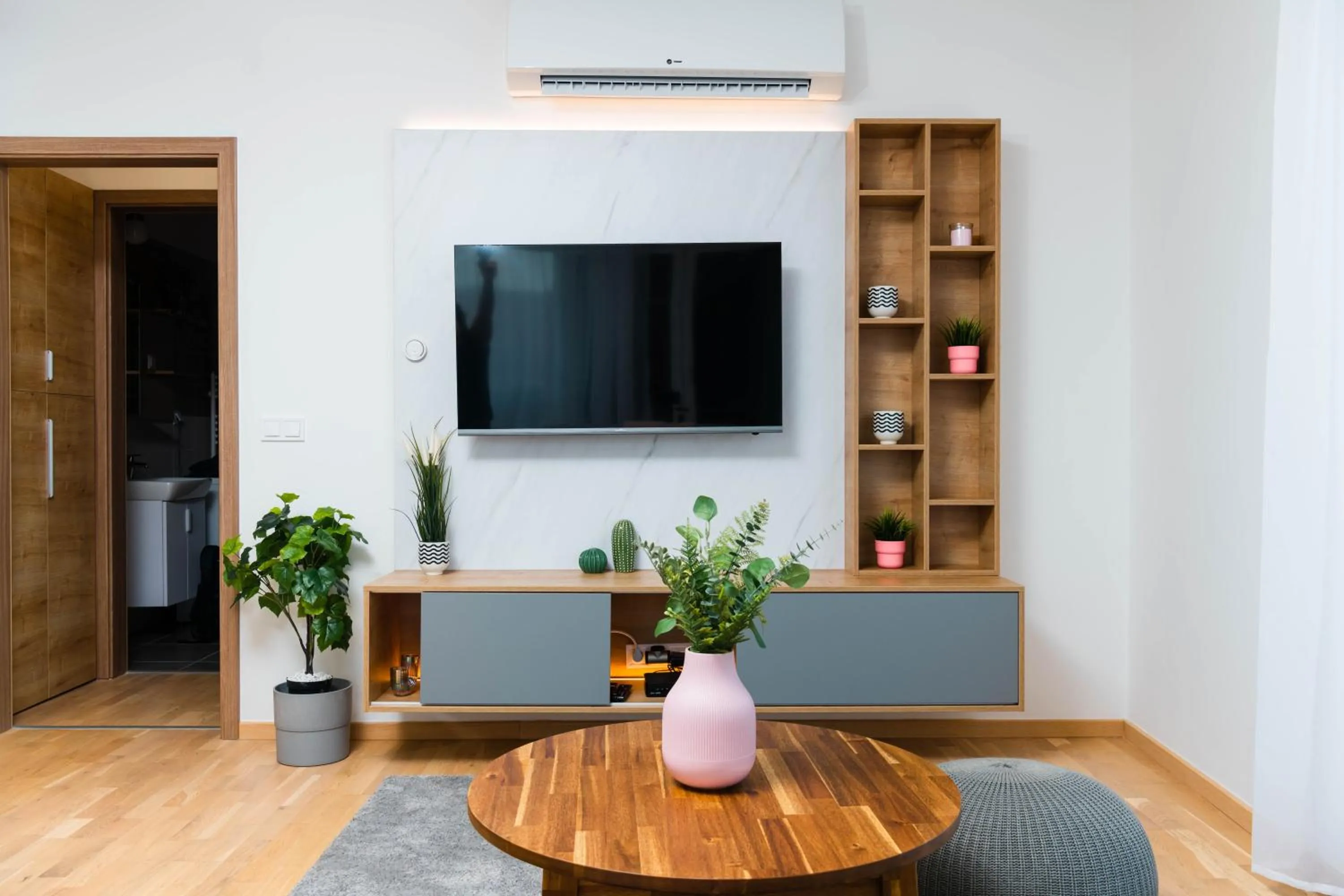 Communal lounge/ TV room in Elisabeth Downtown Apartments by FirstHost