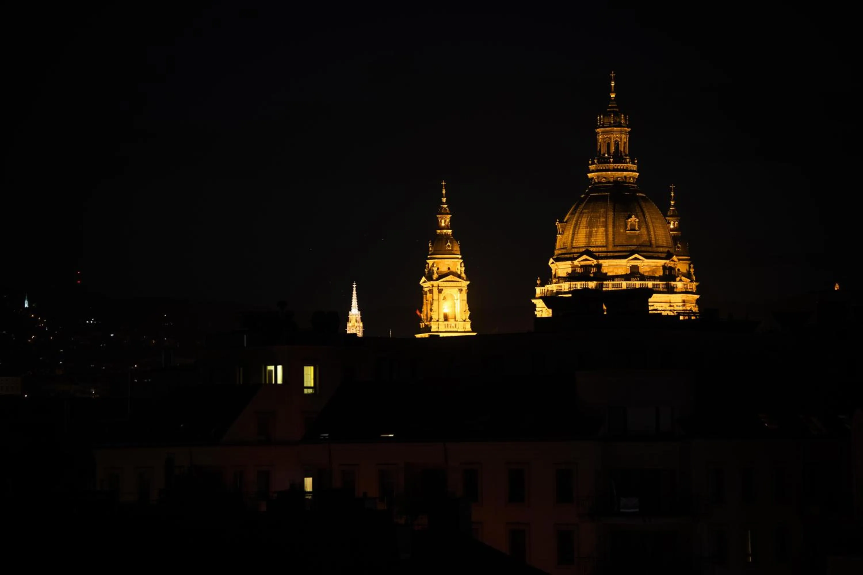 Night in Elisabeth Downtown Apartments by FirstHost