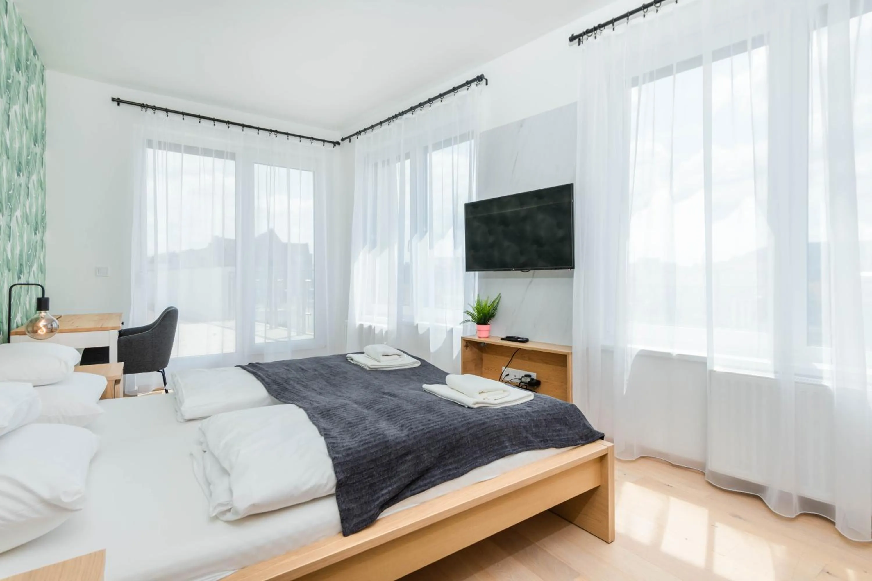 Communal lounge/ TV room, Bed in Elisabeth Downtown Apartments by FirstHost