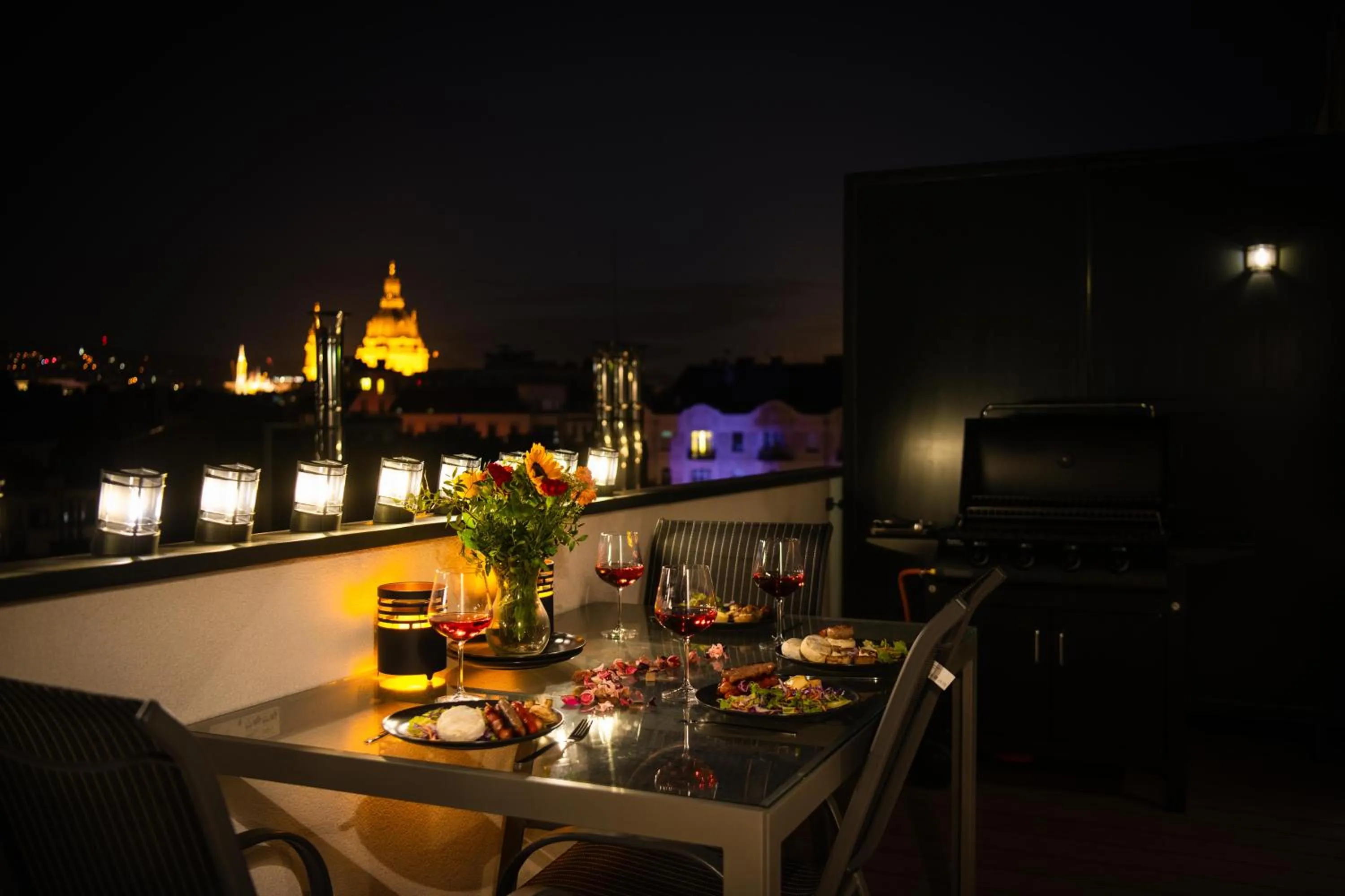 Night in Elisabeth Downtown Apartments by FirstHost