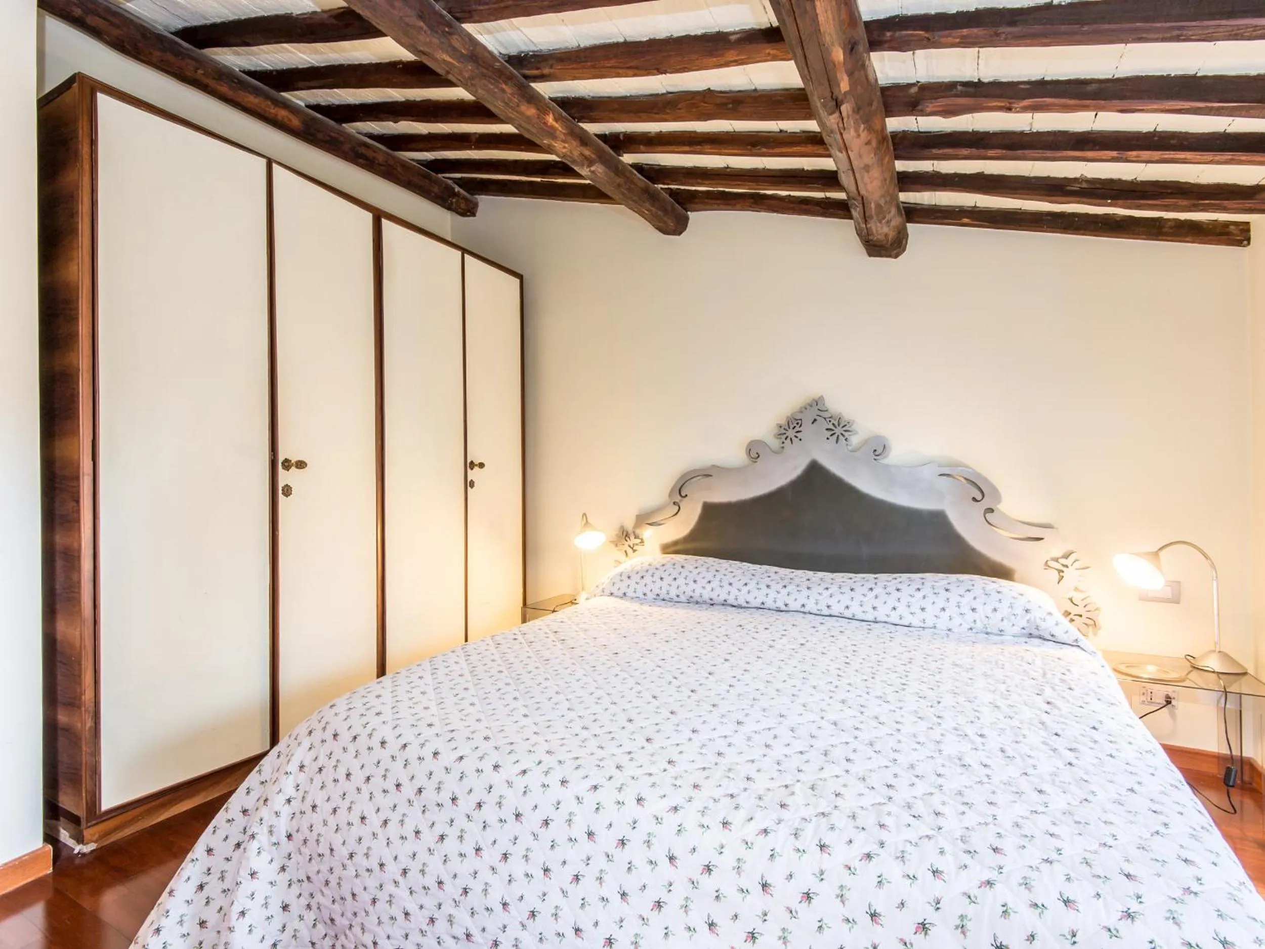 Bed in Campo de Fiori Luxury House