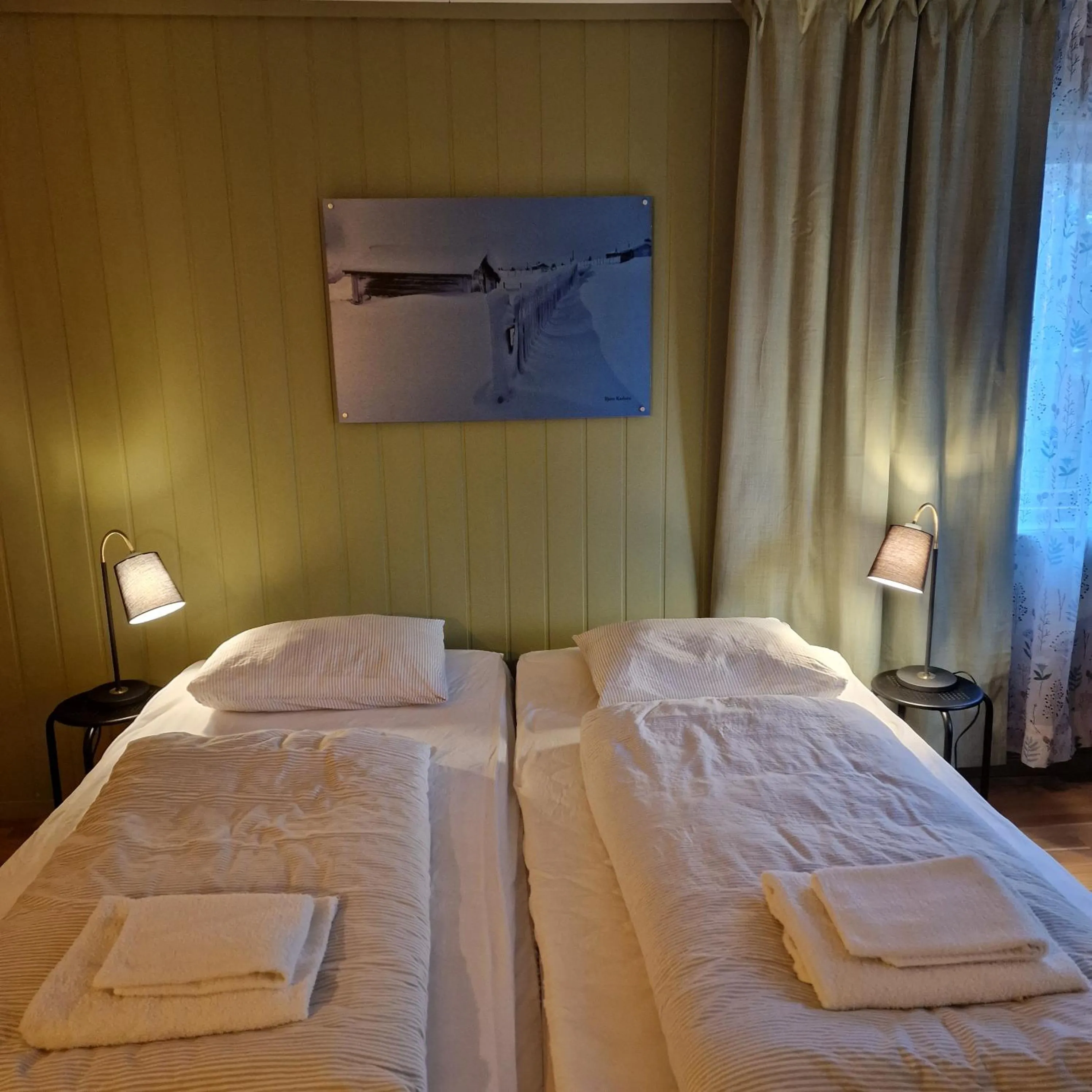 Bed in BIRK bed & birds