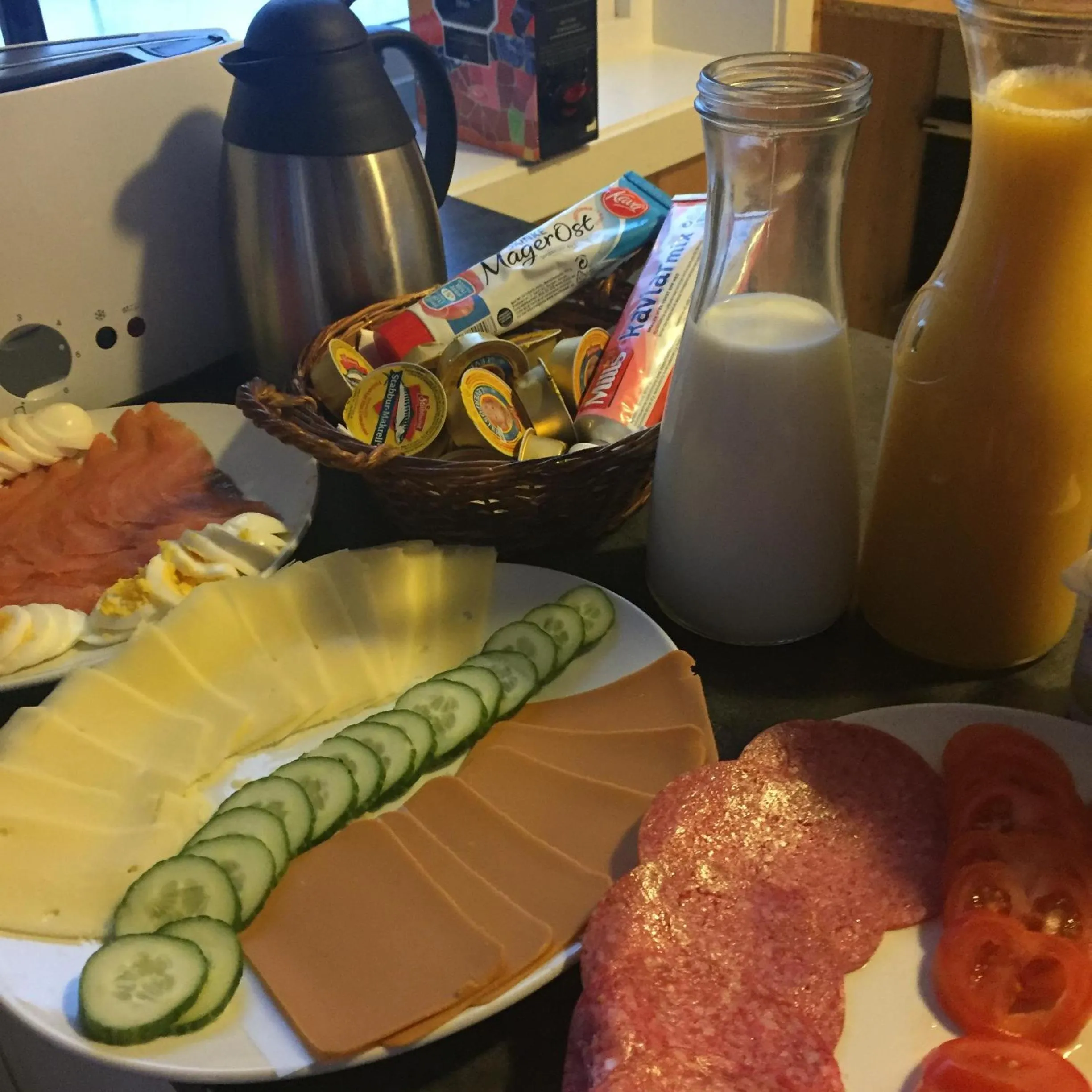 Food close-up in BIRK bed & birds