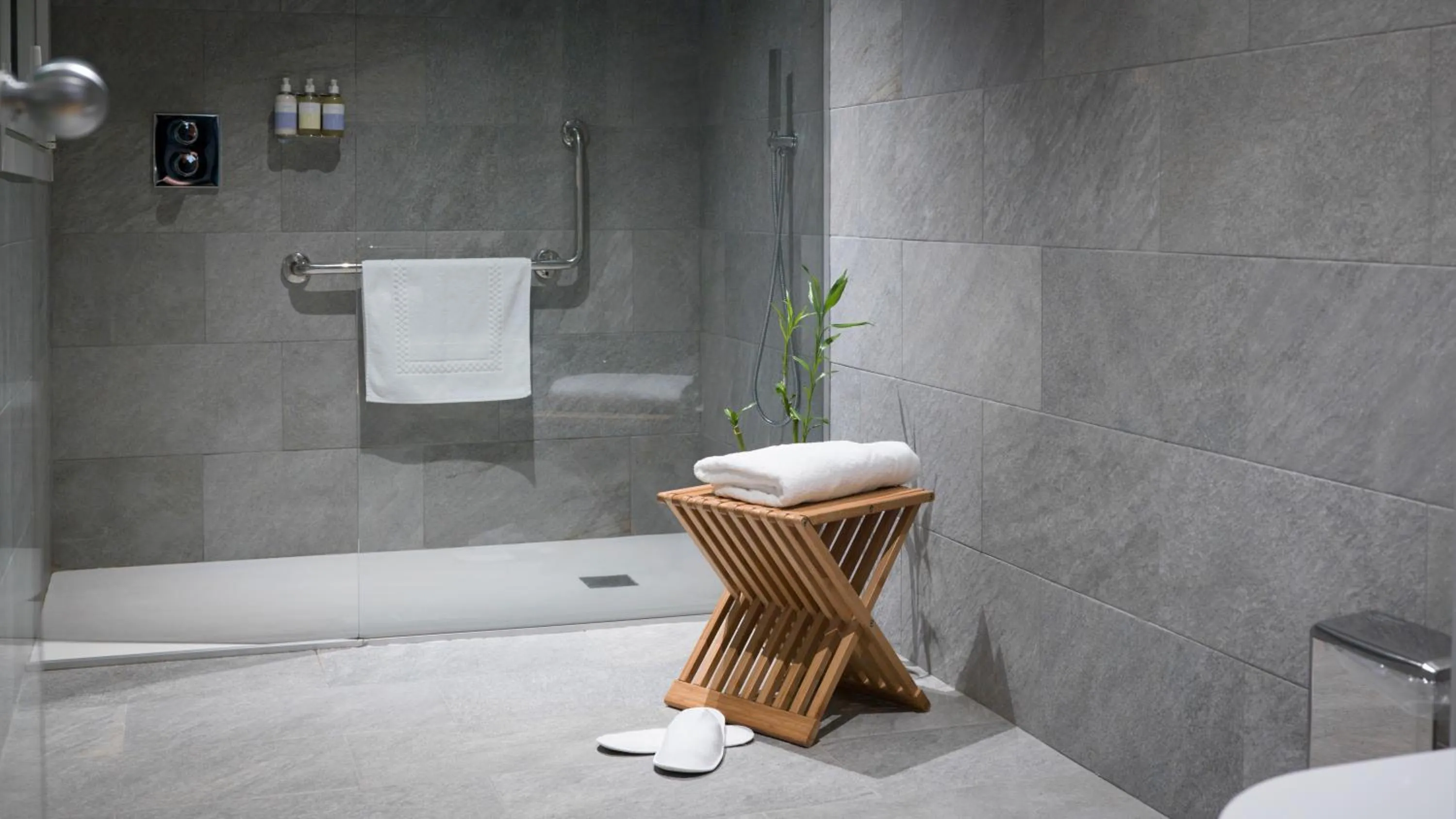 Shower in Arantza Hotela - Boutique Hotel "Adults Only"