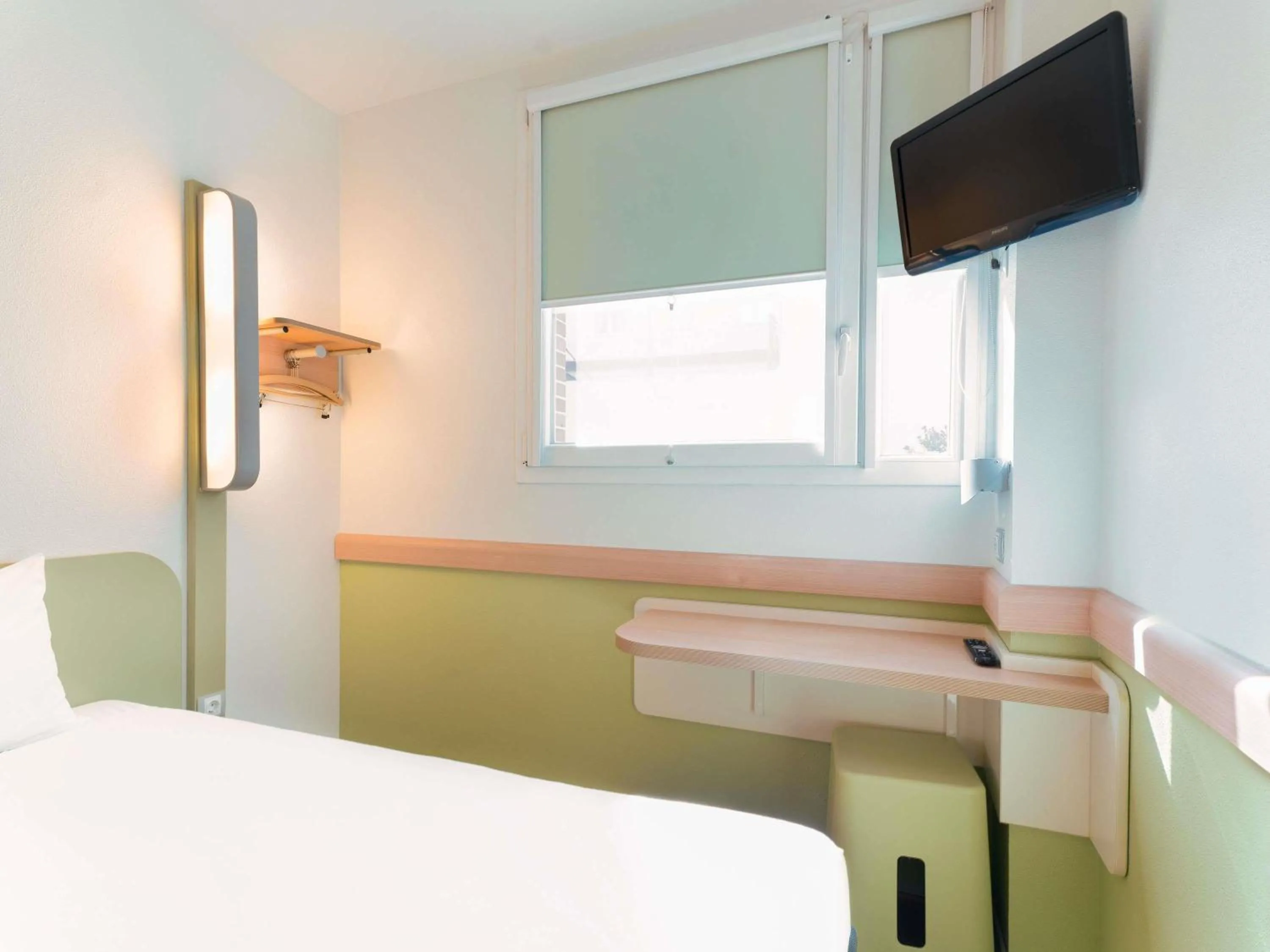 Bedroom, Bed in Ibis Budget Madrid Centro Las Ventas