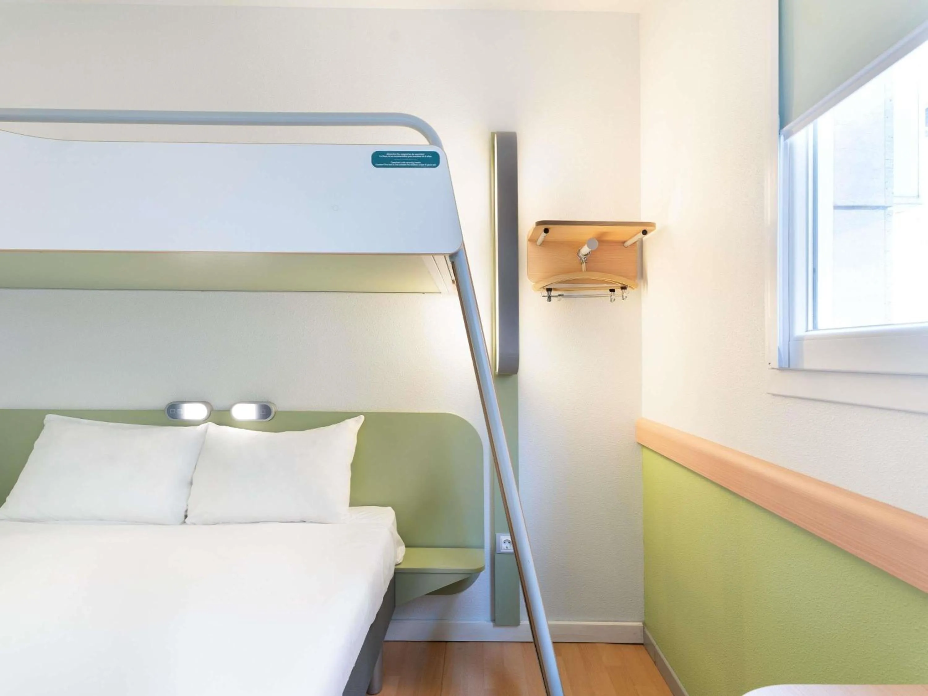 Bedroom, Bed in Ibis Budget Madrid Centro Las Ventas