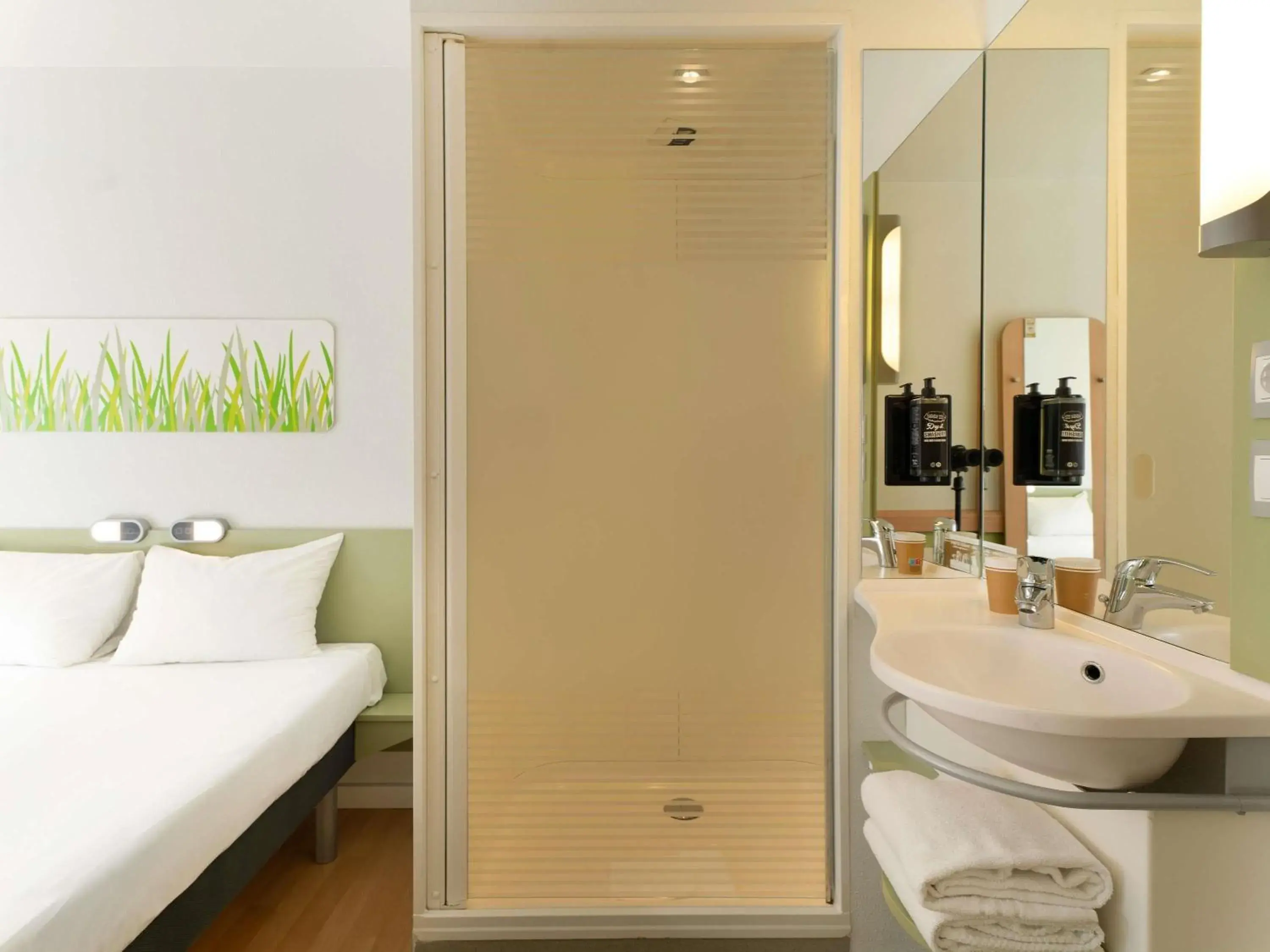 Bedroom, Bed in Ibis Budget Madrid Centro Las Ventas Bedroom, Bed in Ibis Budget Madrid Centro Las Ventas