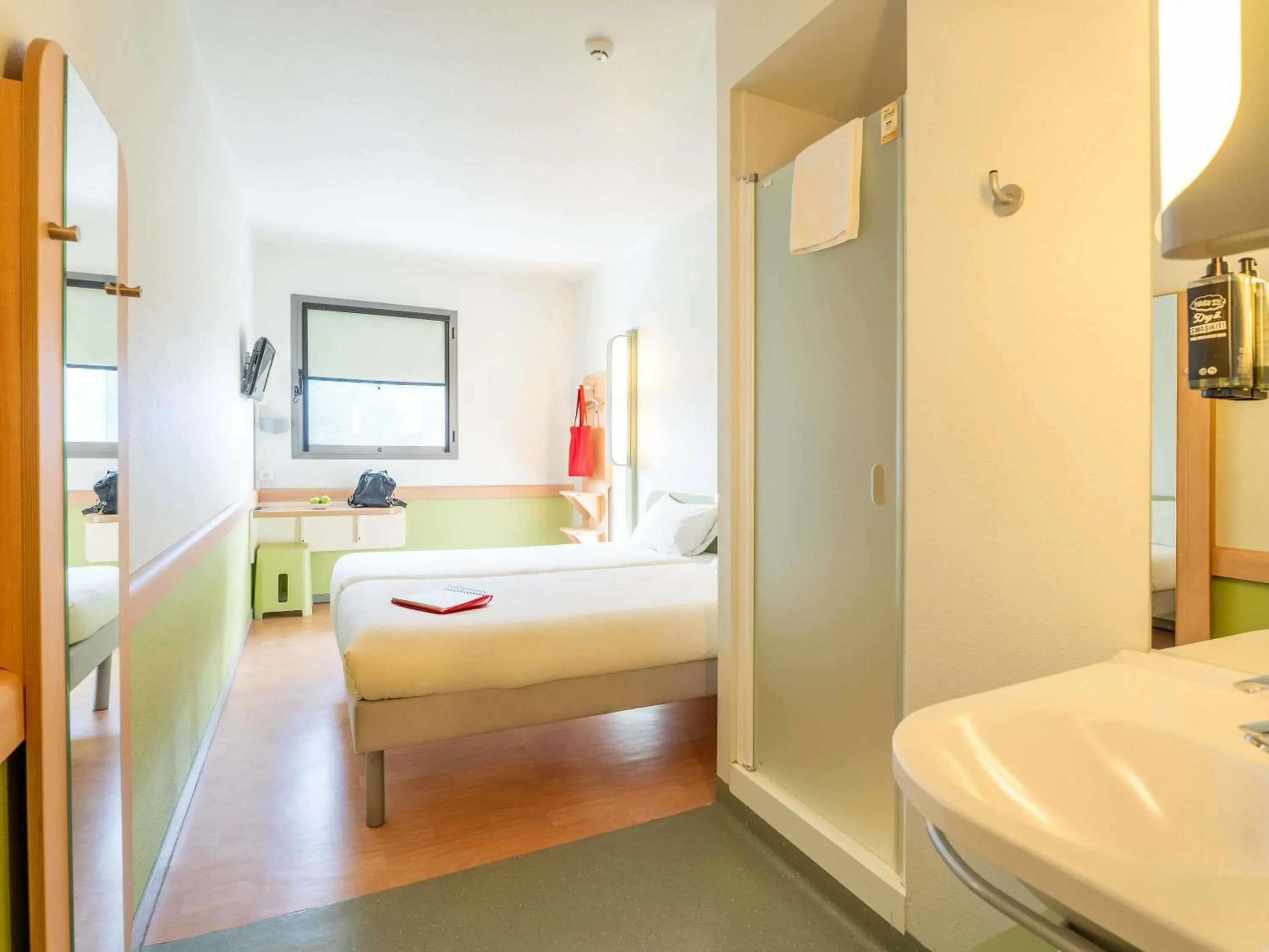 Bedroom, Bed in Ibis Budget Madrid Vallecas Bedroom, Bed in Ibis Budget Madrid Vallecas