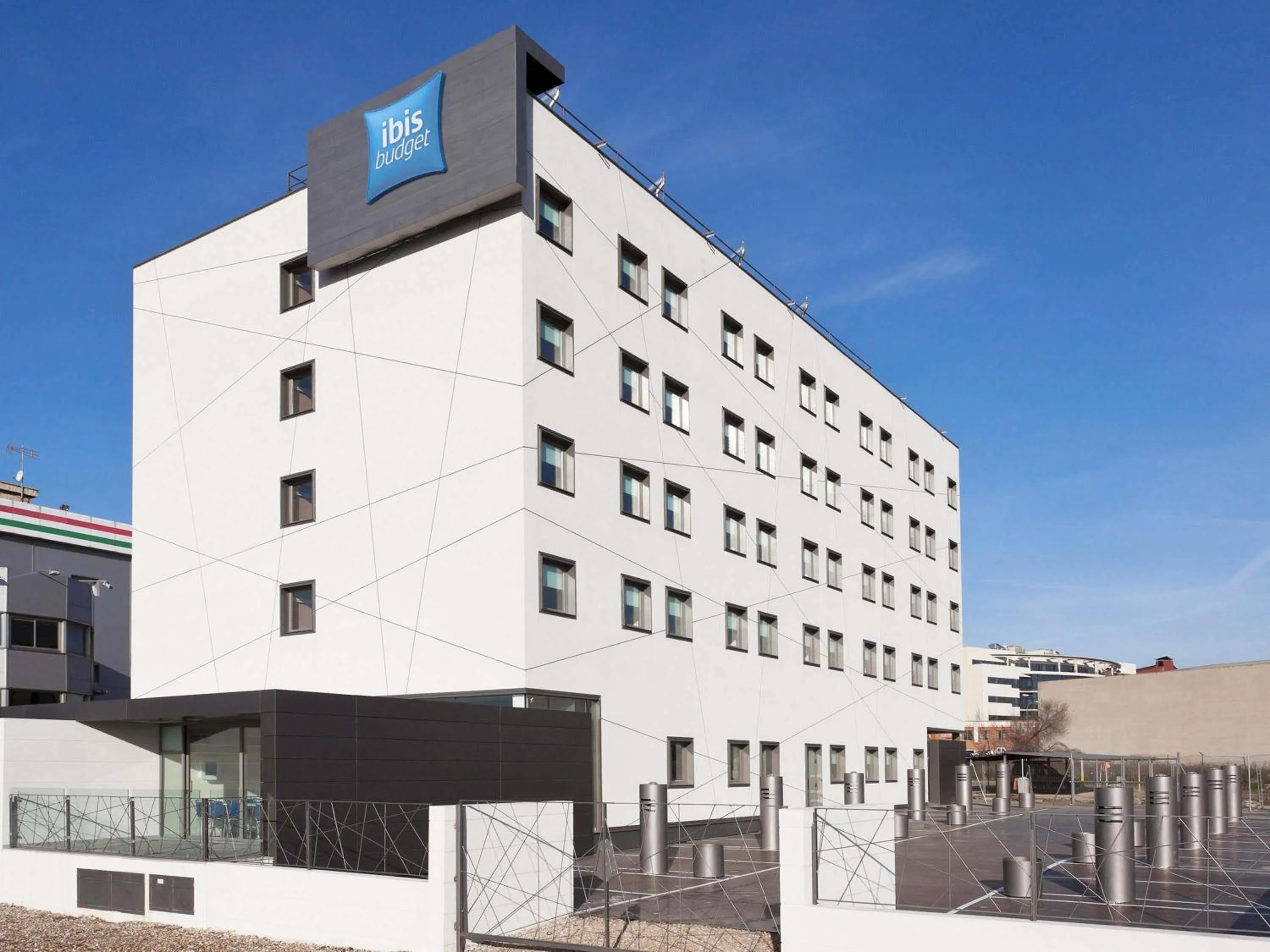 Property building in Ibis Budget Madrid Vallecas