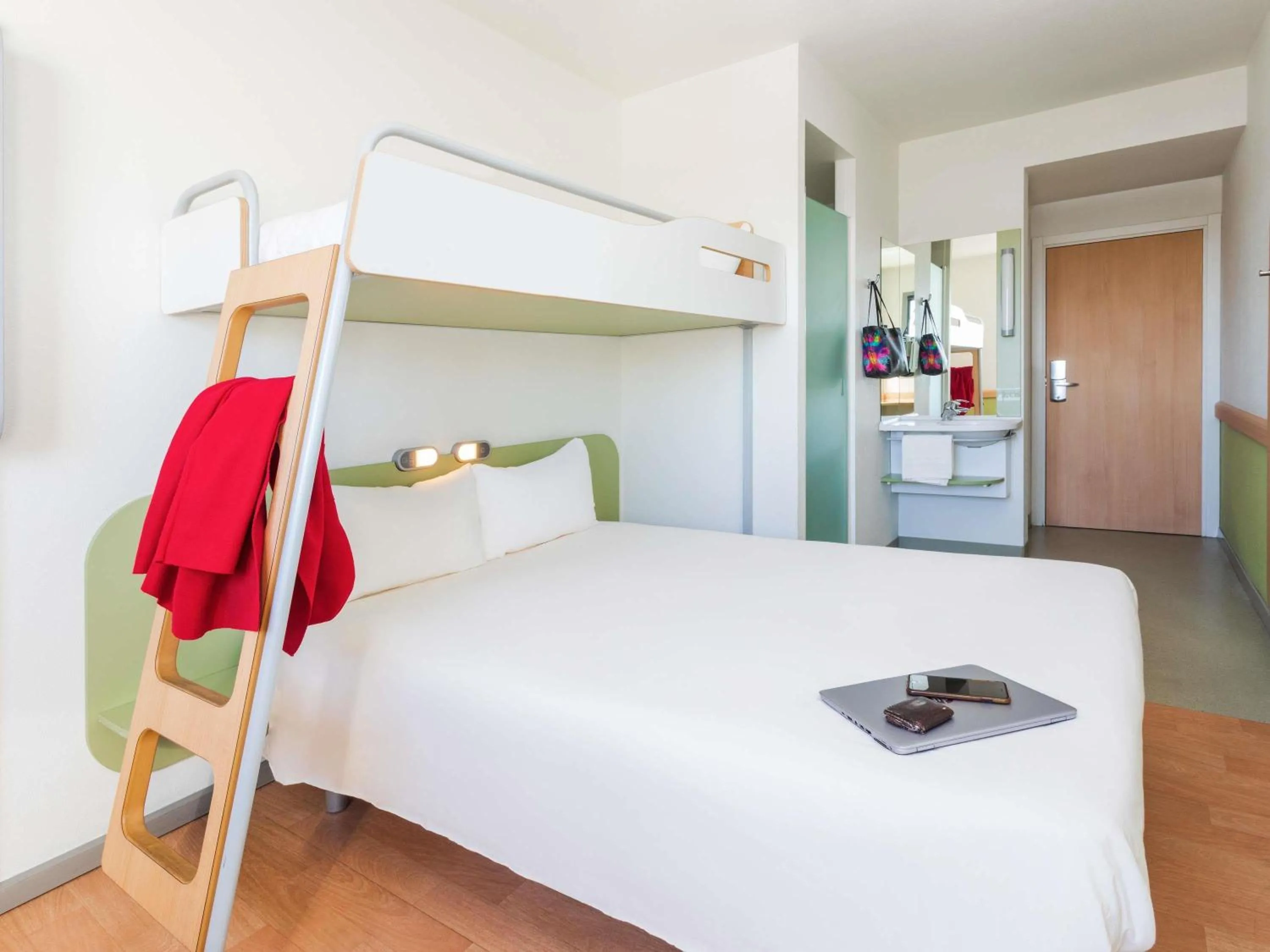 Bedroom, Bed in Ibis Budget Madrid Vallecas
