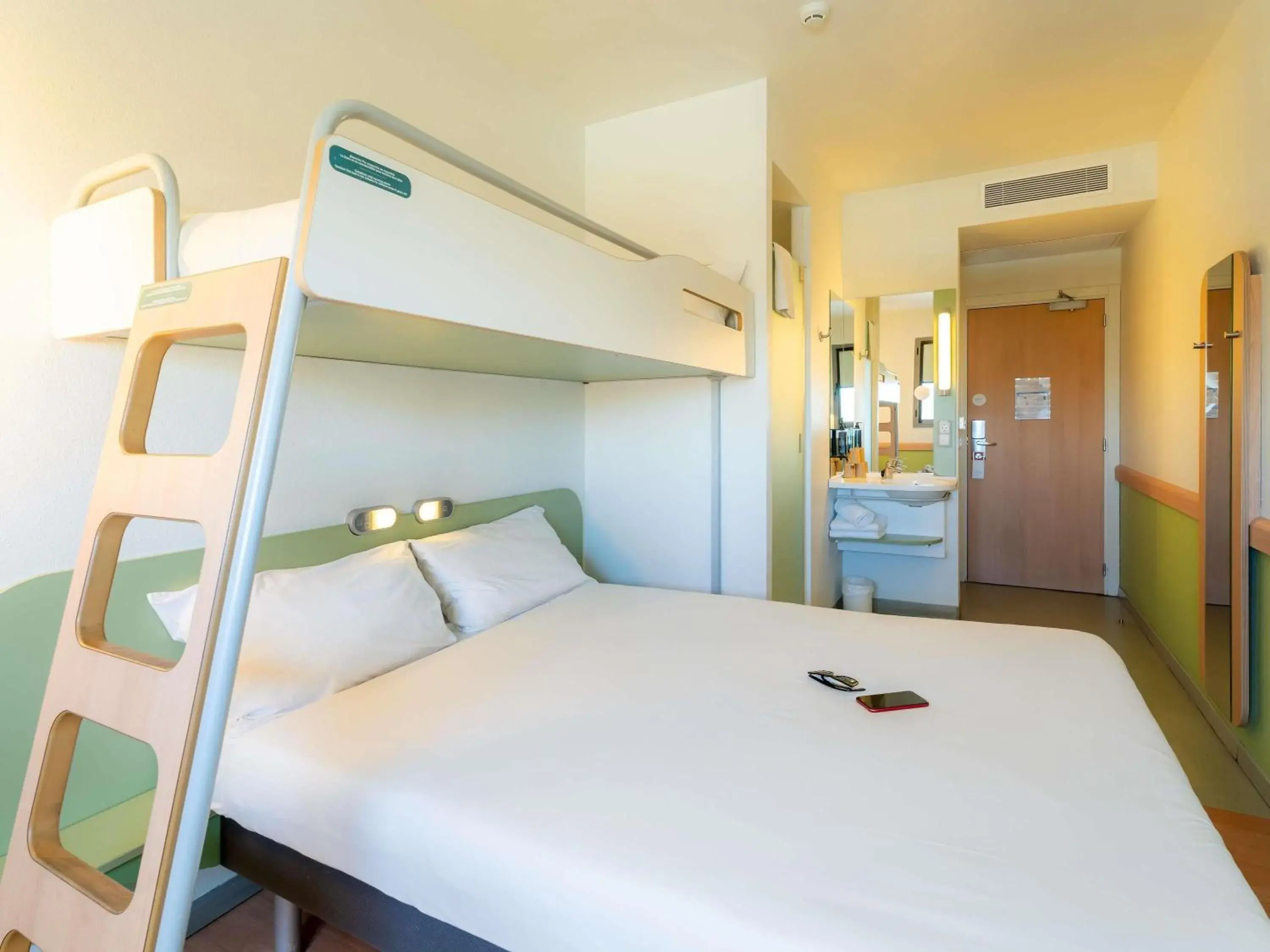 Bedroom, Bed in Ibis Budget Madrid Vallecas Bedroom, Bed in Ibis Budget Madrid Vallecas