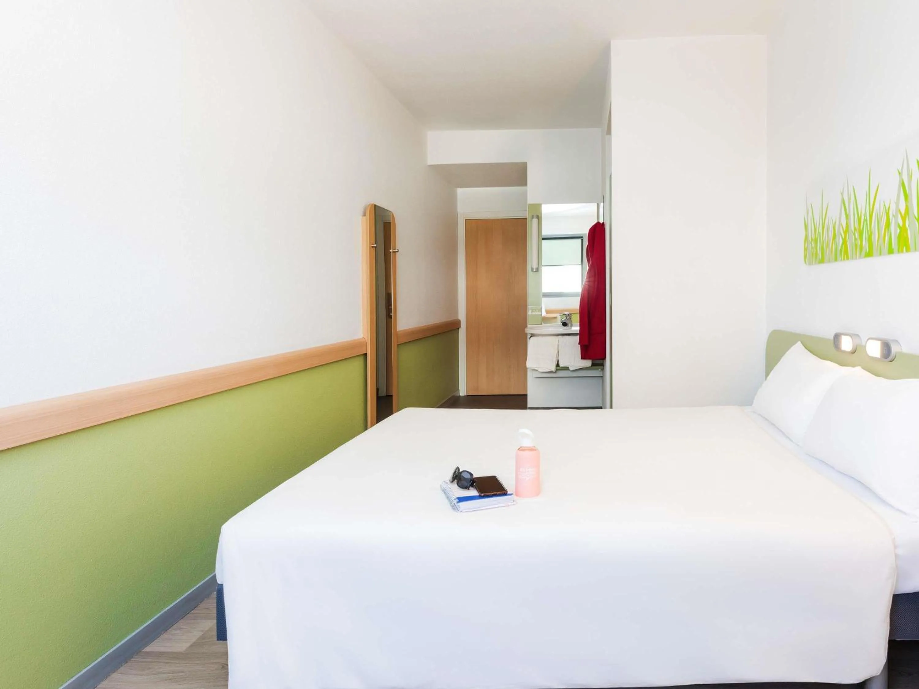 Bedroom, Bed in Ibis Budget Madrid Vallecas