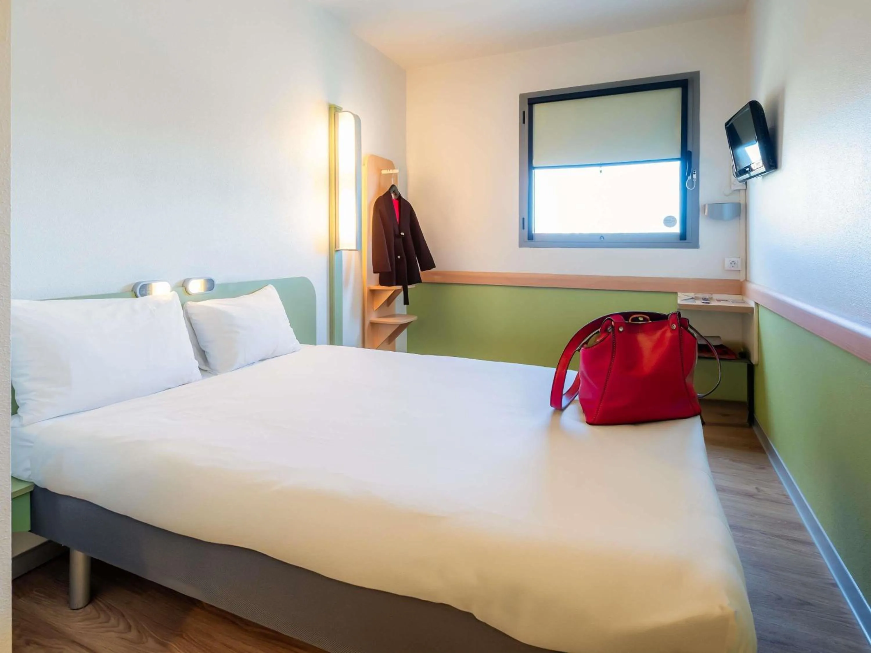Bedroom, Bed in Ibis Budget Madrid Vallecas
