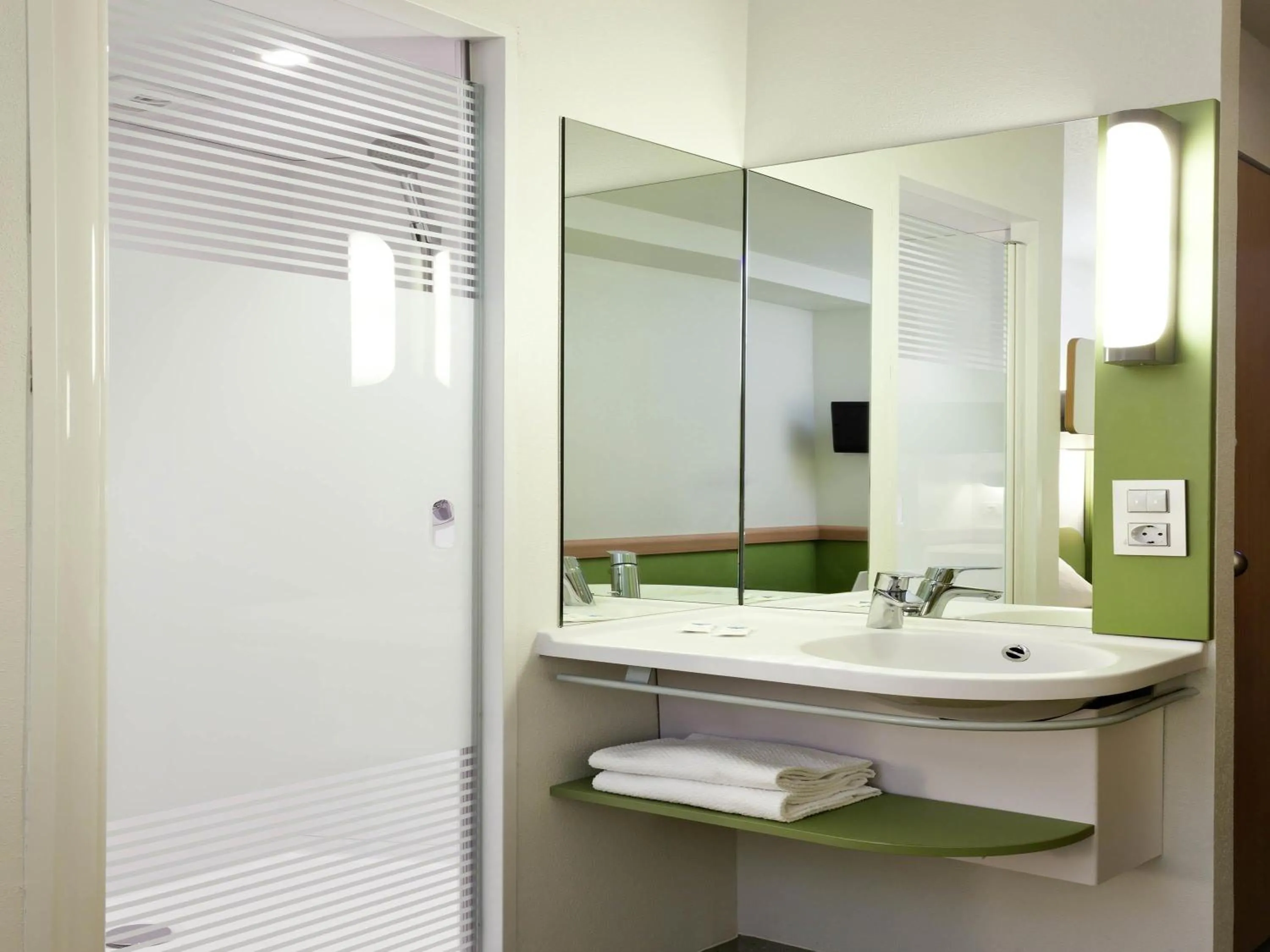 Bedroom in Ibis Budget Málaga Centro