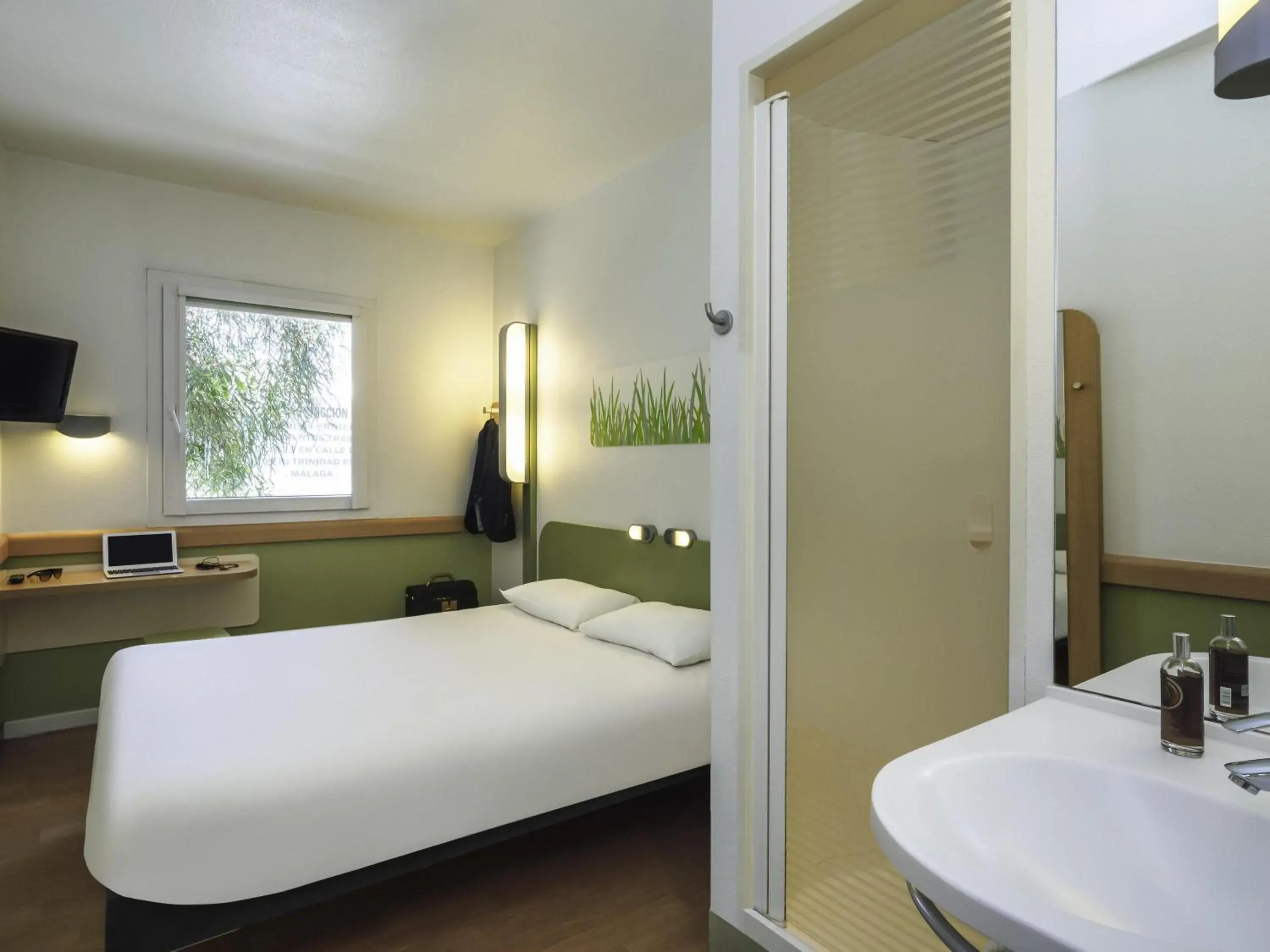 Bedroom, Bed in Ibis Budget Málaga Centro Bedroom, Bed in Ibis Budget Málaga Centro