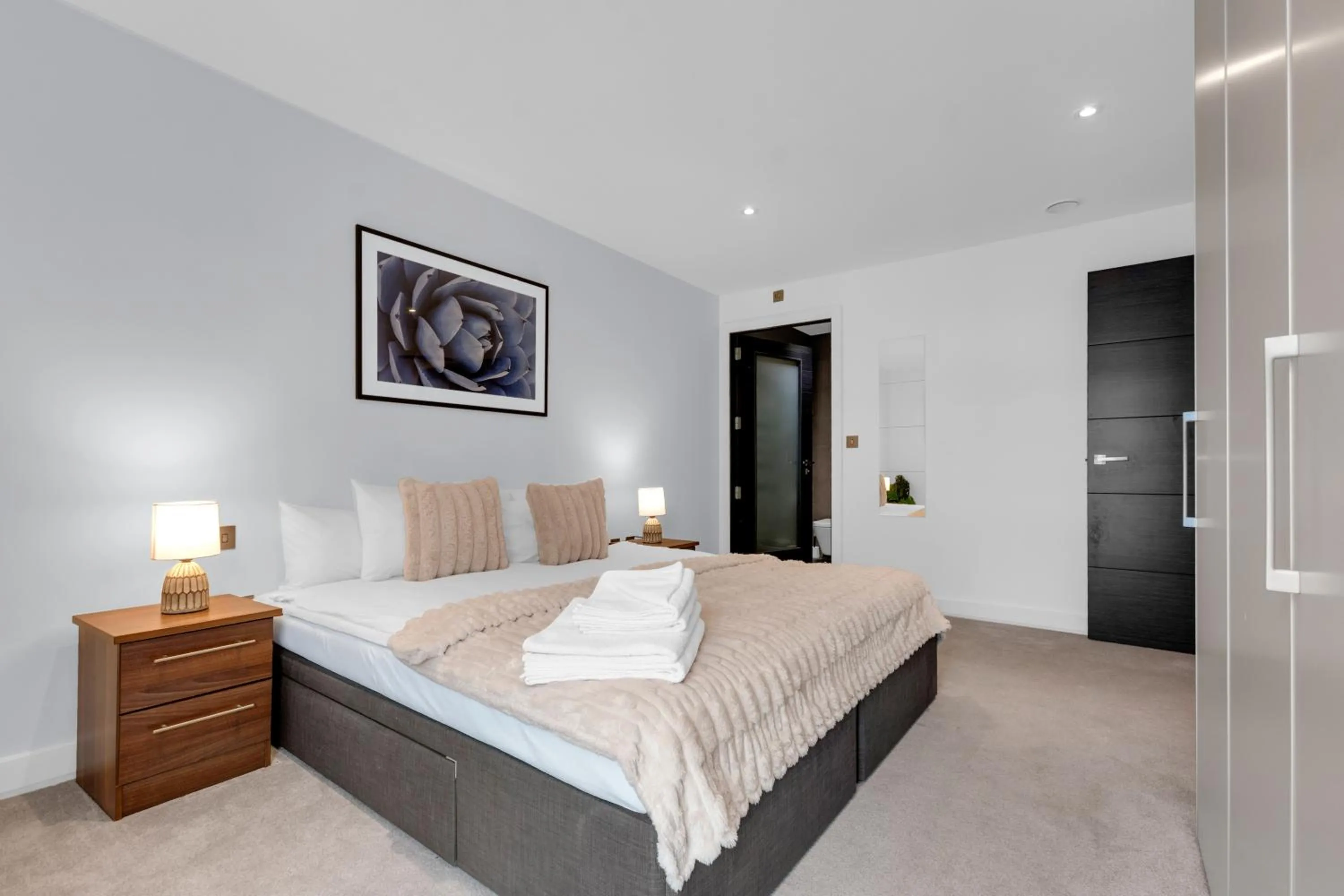Bed in MySquare Two Bed Serviced Apt in Old Street