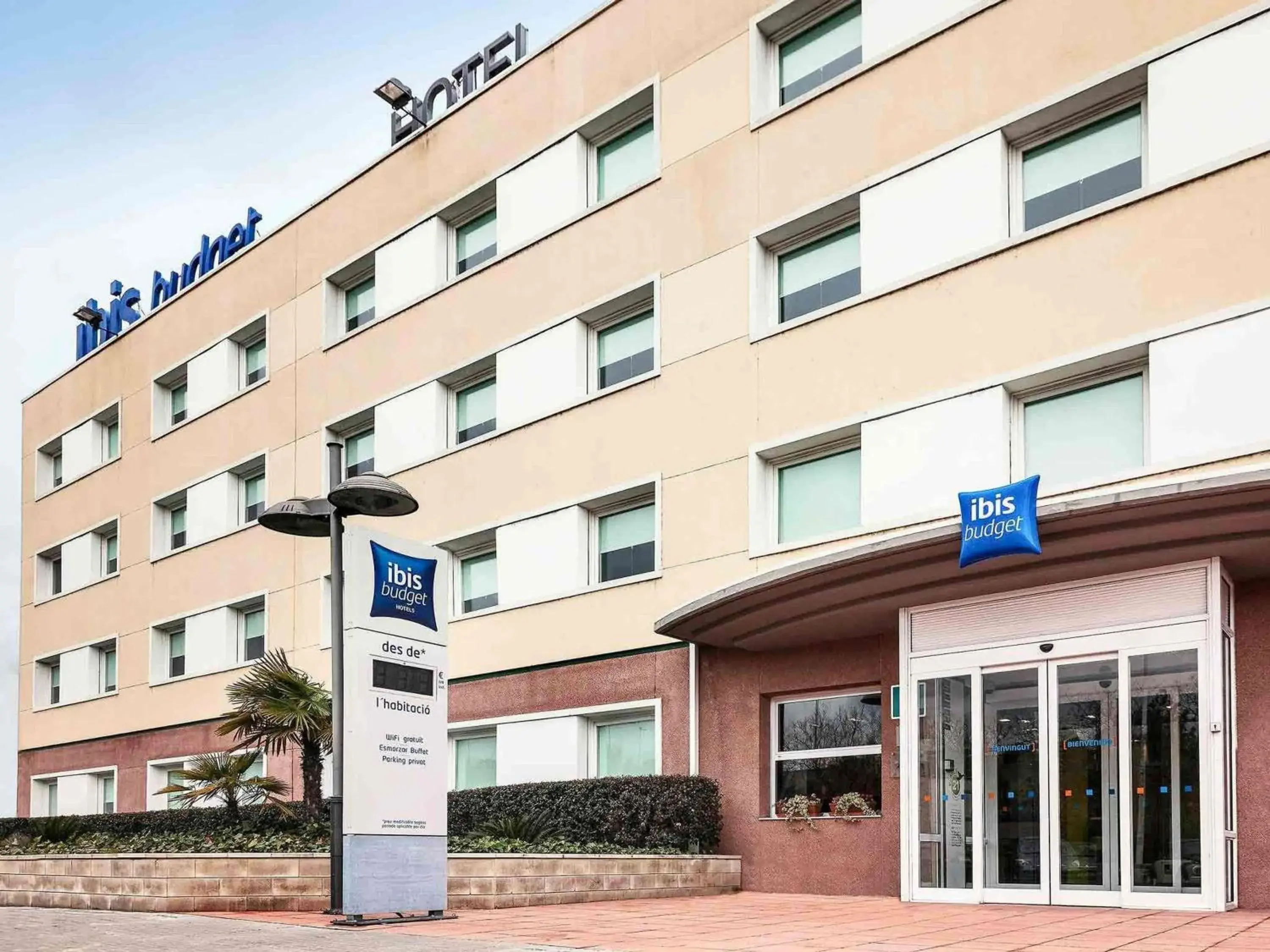 Property building in Ibis Budget Barcelona Sant Andreu De La Barca Property building in Ibis Budget Barcelona Sant Andreu De La Barca