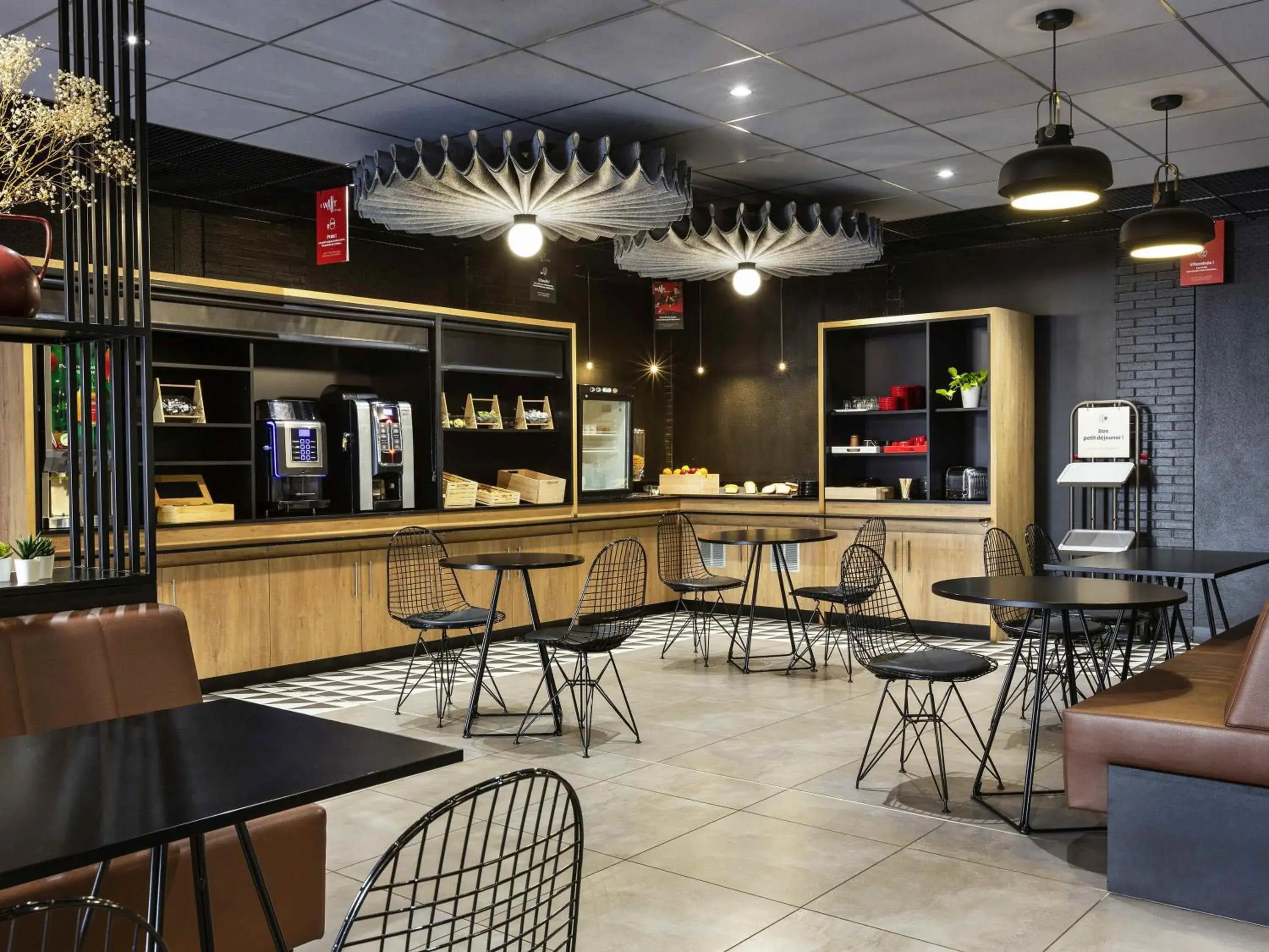 Property building in Ibis Marseille Centre Prefecture Property building in Ibis Marseille Centre Prefecture