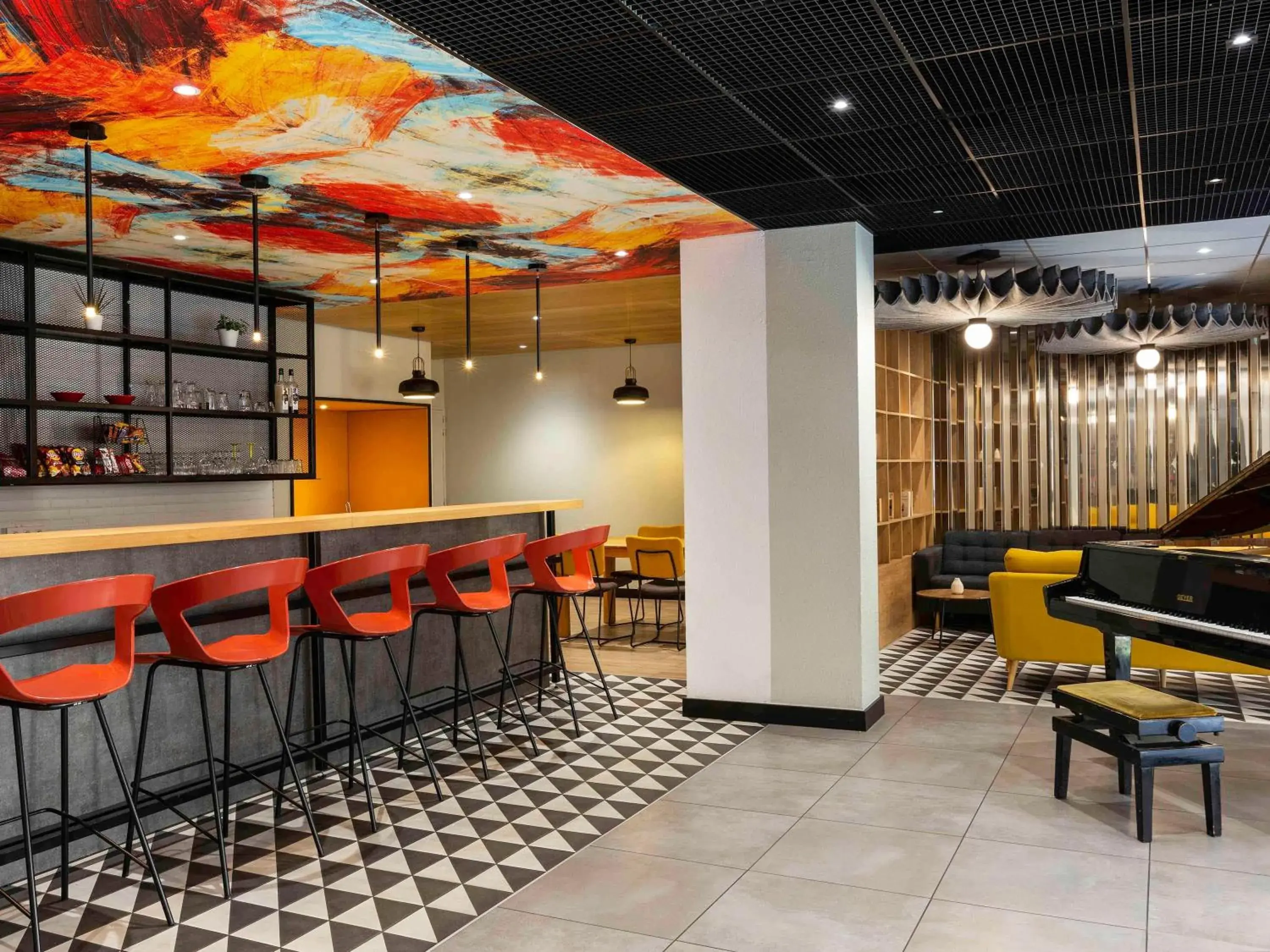 Lounge or bar in Ibis Marseille Centre Prefecture Lounge or bar in Ibis Marseille Centre Prefecture