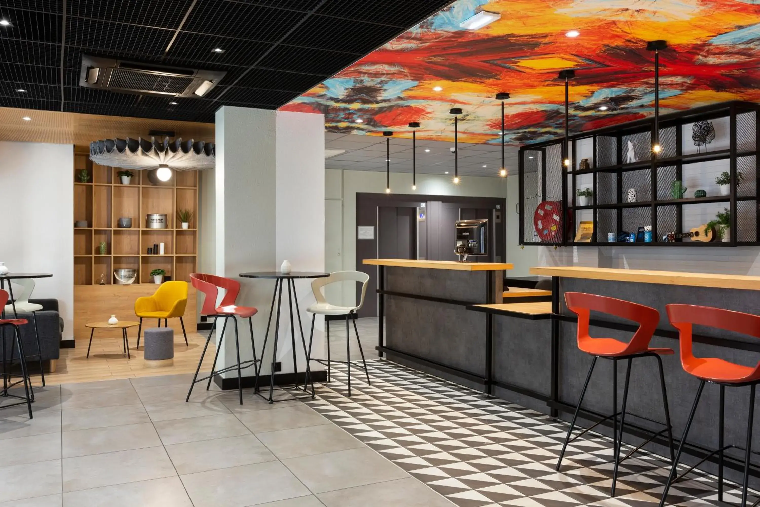 Lounge or bar in Ibis Marseille Centre Prefecture Lounge or bar in Ibis Marseille Centre Prefecture