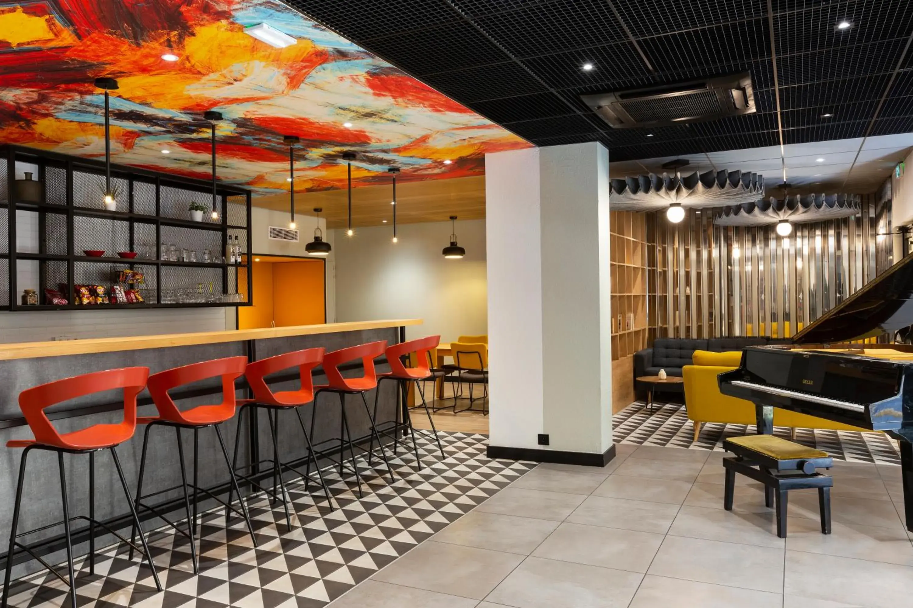 Lounge or bar in Ibis Marseille Centre Prefecture Lounge or bar in Ibis Marseille Centre Prefecture