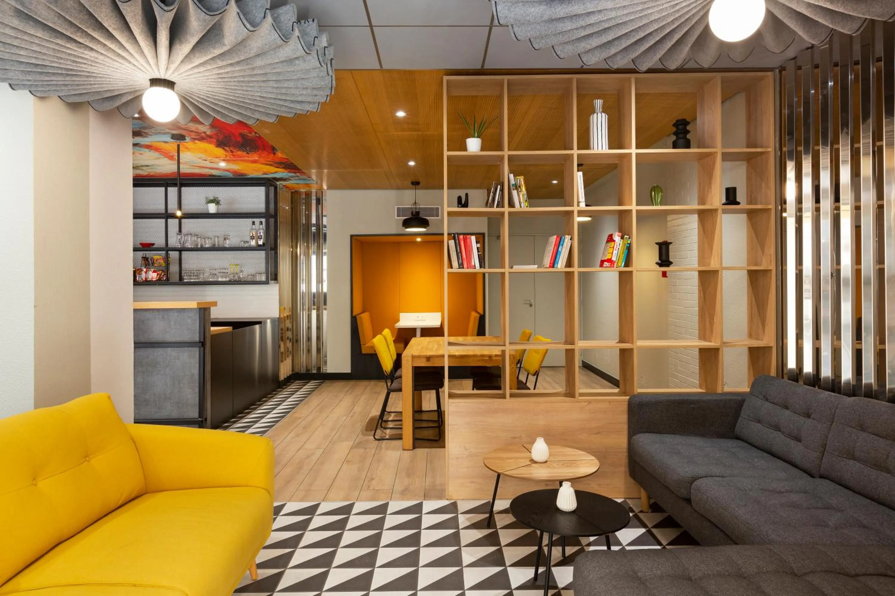 Lounge or bar in Ibis Marseille Centre Prefecture